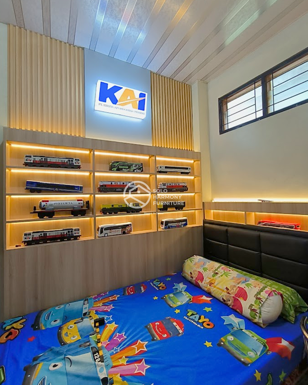 Lemari Display Koleksi Kereta — Kitchen Set di Jebres, Solo · Solo Harmony Furniture Soloraya