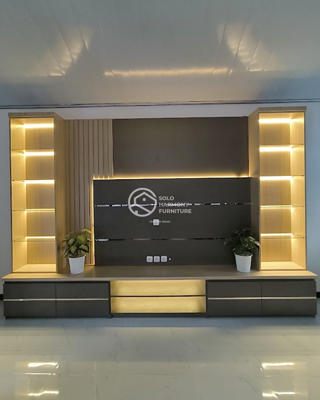 Backdrop TV Backdrop Tv di Colomadu, Karanganyar — Solo Harmony Furniture