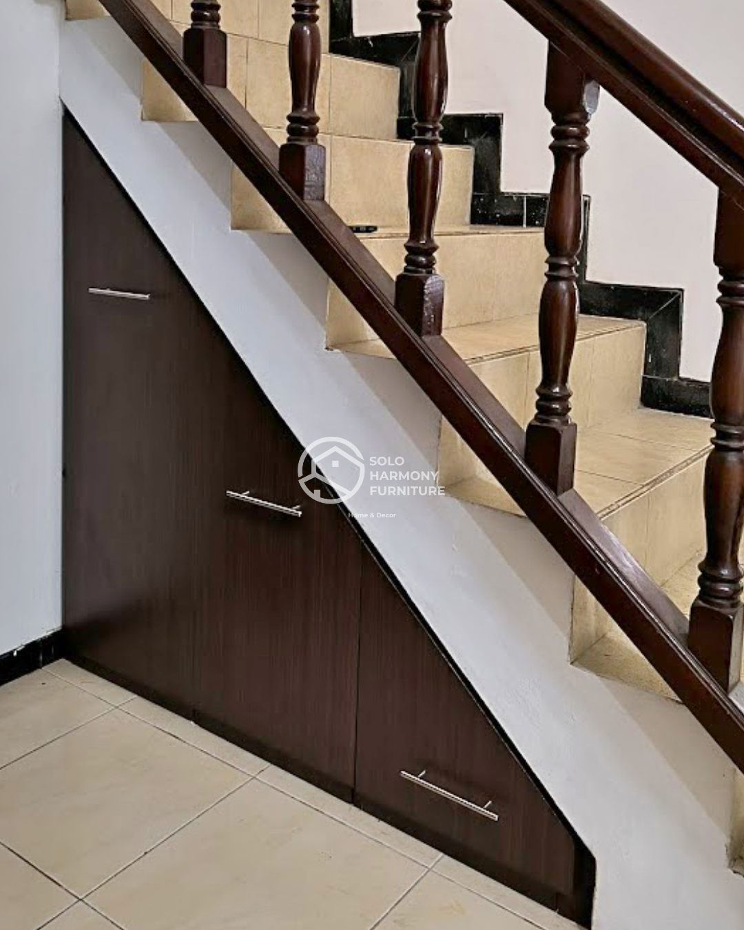 Rak Sepatu Bawah Tangga — Interior di Banyuanyar, Surakarta · Solo Harmony Furniture Soloraya