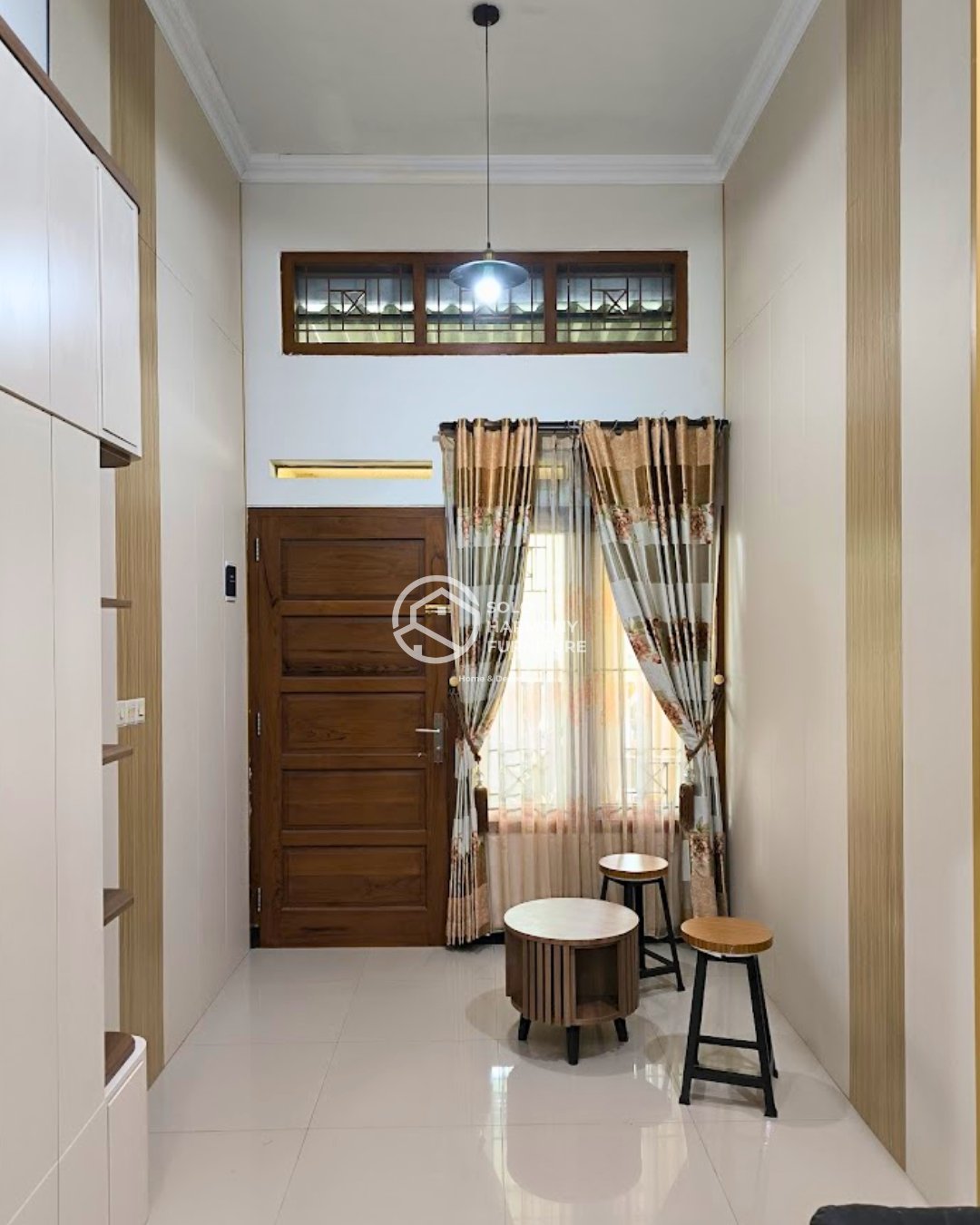 Sentuhan Elegan Pada Dinding — Interior di Baturan, Colomadu · Solo Harmony Furniture Soloraya
