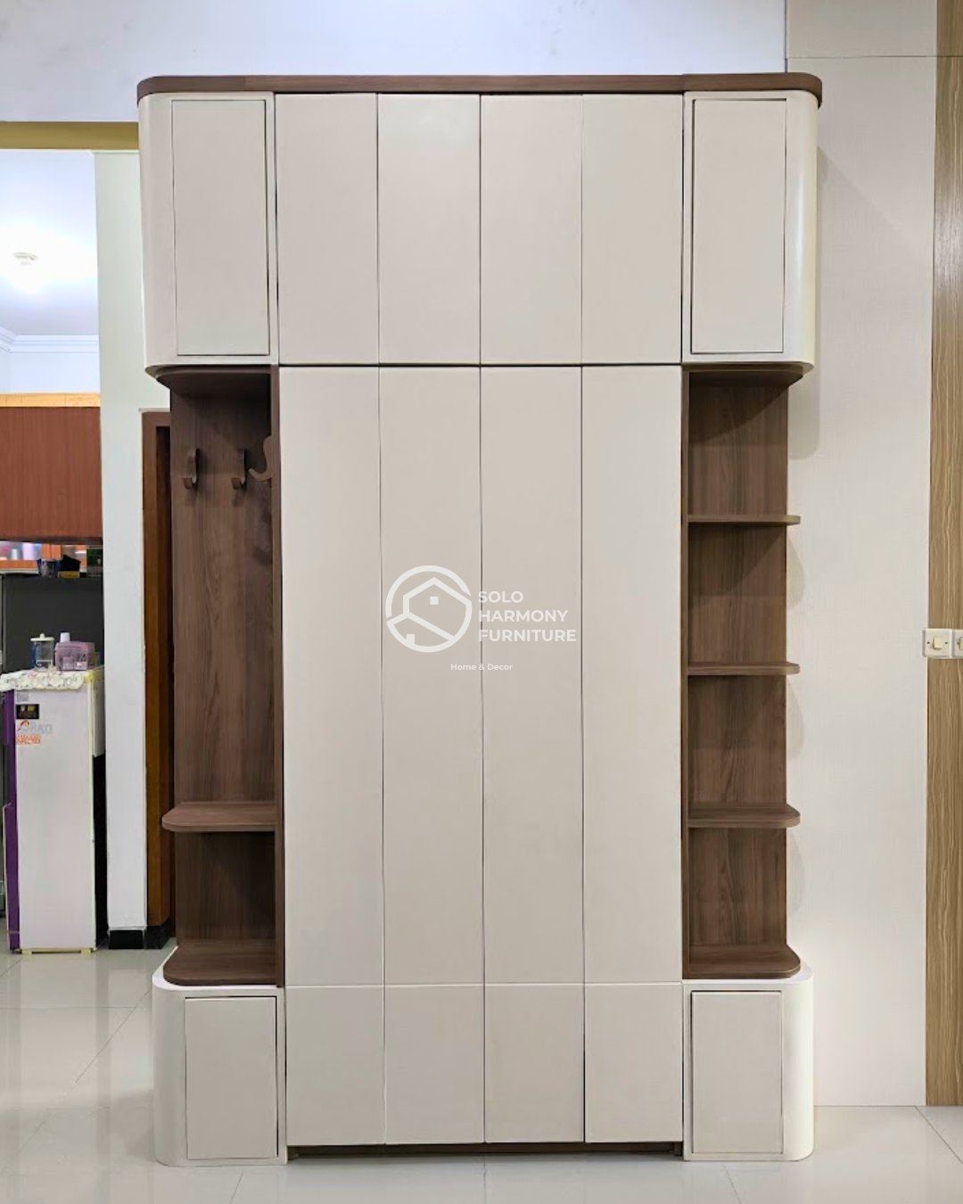 Lemari Custom Lemari Modern Minimalis. di Baturan, Colomadu — Solo Harmony Furniture