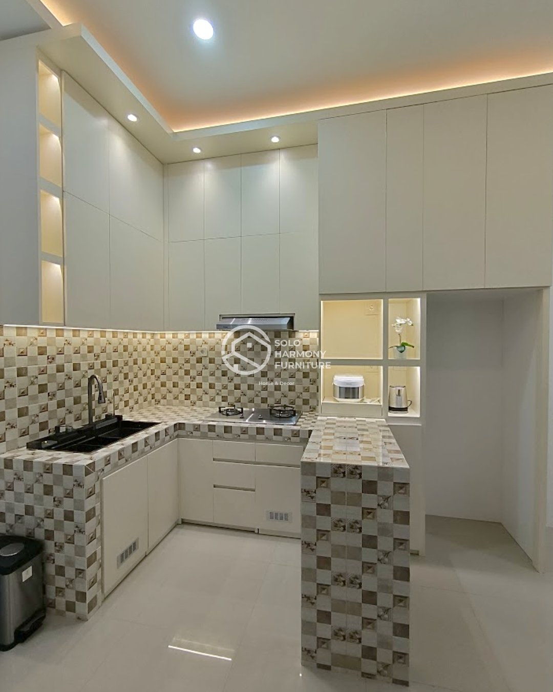 Kitchenset Mewah Minimalis. — Kitchen Set di Mojosongo, Surakarta · Solo Harmony Furniture Soloraya
