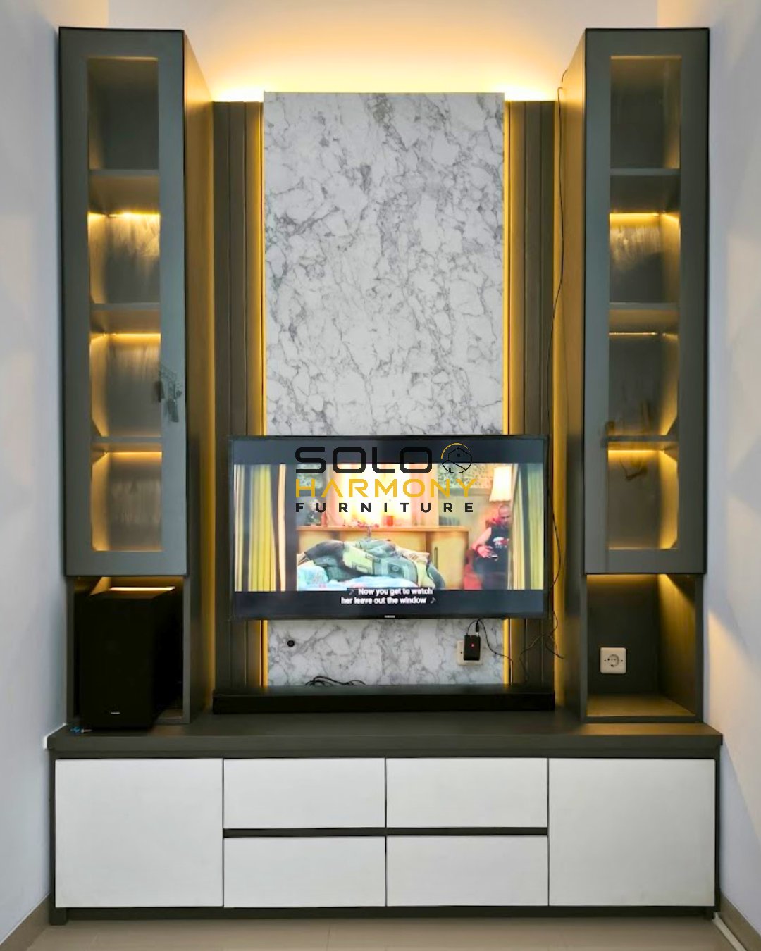 Backdrop TV Backdrop TV Mewah Modern dengan Motif Marmer Minimalis di Boyolali — Solo Harmony Furniture