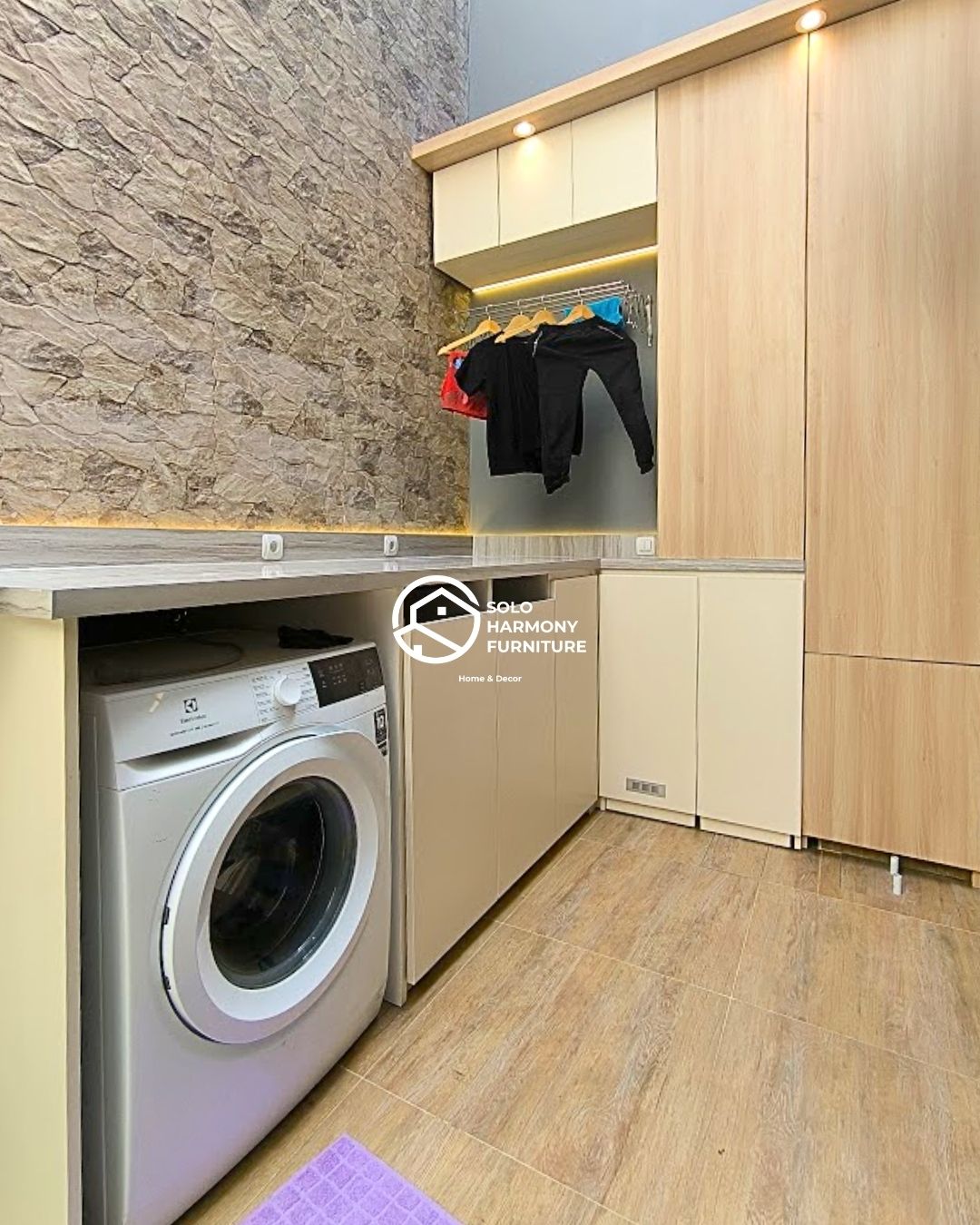 Integrated Laundry Room Cabinet — Interior di Citra Buana, Colomadu · Solo Harmony Furniture Soloraya