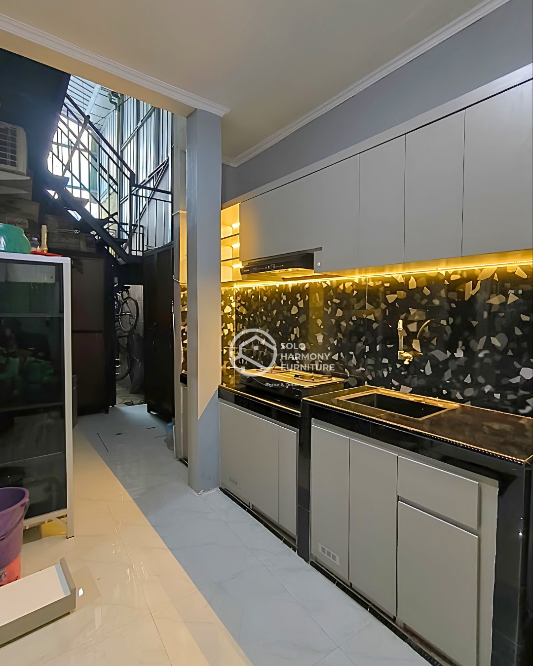 Grey Kitchen Set with Black Terrazzo — Ibu Andwi — Kitchen Set di Malangjiwan - Karanganyar. Colomadu · Solo Harmony Furniture Soloraya