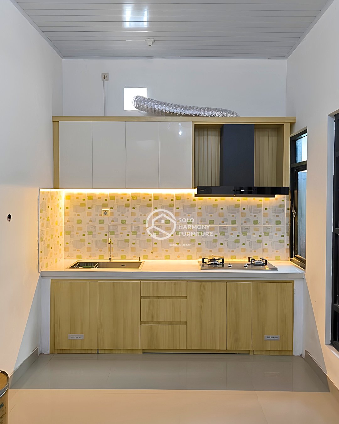 Kitchen Set Straight Layout Wood & White — Kitchen Set di Gentan, Sukoharjo · Solo Harmony Furniture Soloraya