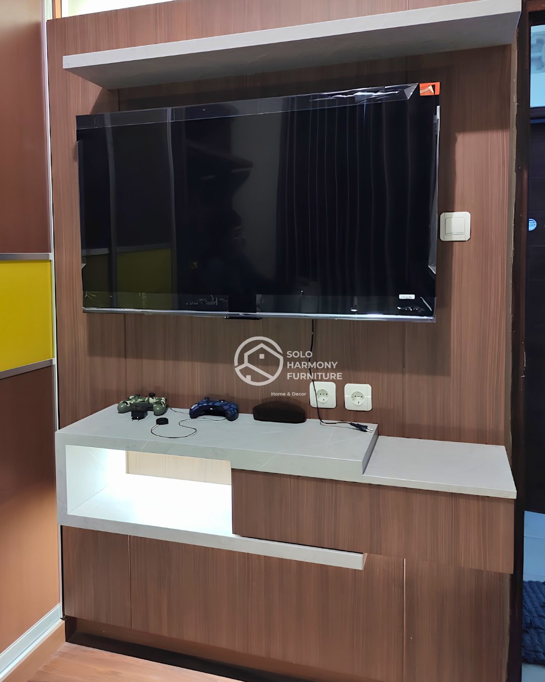 Backdrop TV Backdrop TV Minimalis Gantung di Wonosari, Klaten — Solo Harmony Furniture