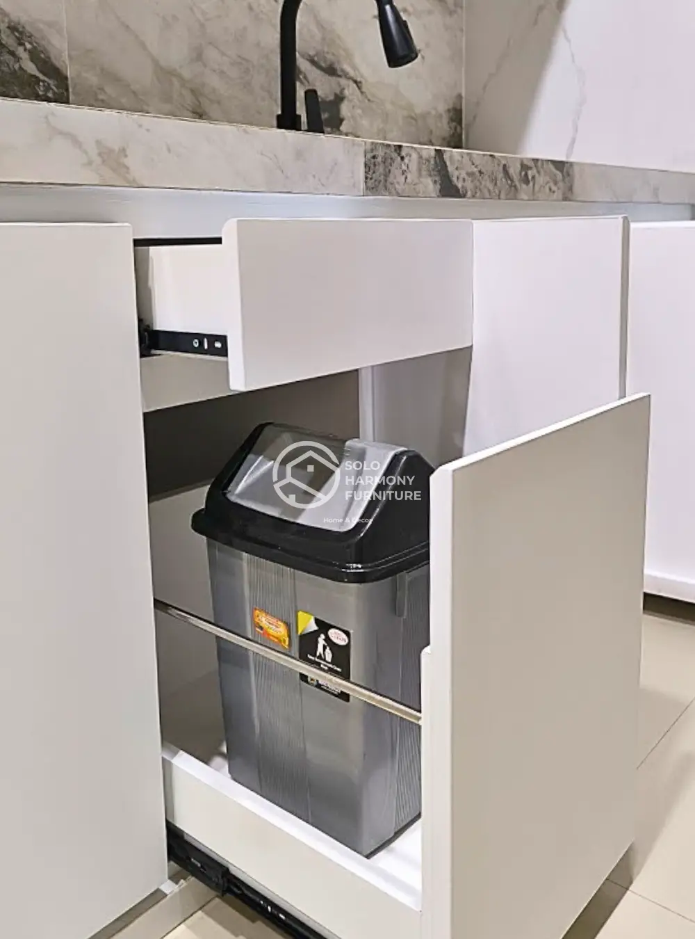 Kitchenset Atas bawah minimalis modern — Kitchen Set foto 2 di Colomadu, Karanganyar