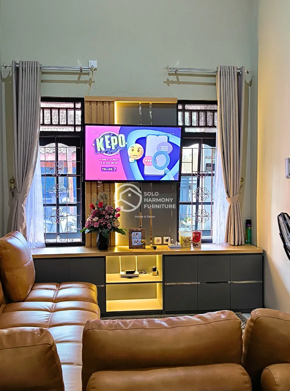 Backdrop Tv Minimalis - Bu Yuni — Backdrop TV foto 3 di Karanganyar