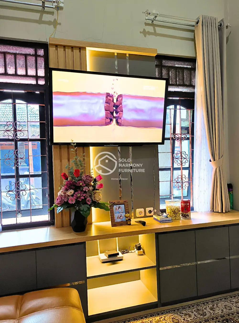 Backdrop Tv Minimalis - Bu Yuni — Backdrop TV foto 5 di Karanganyar