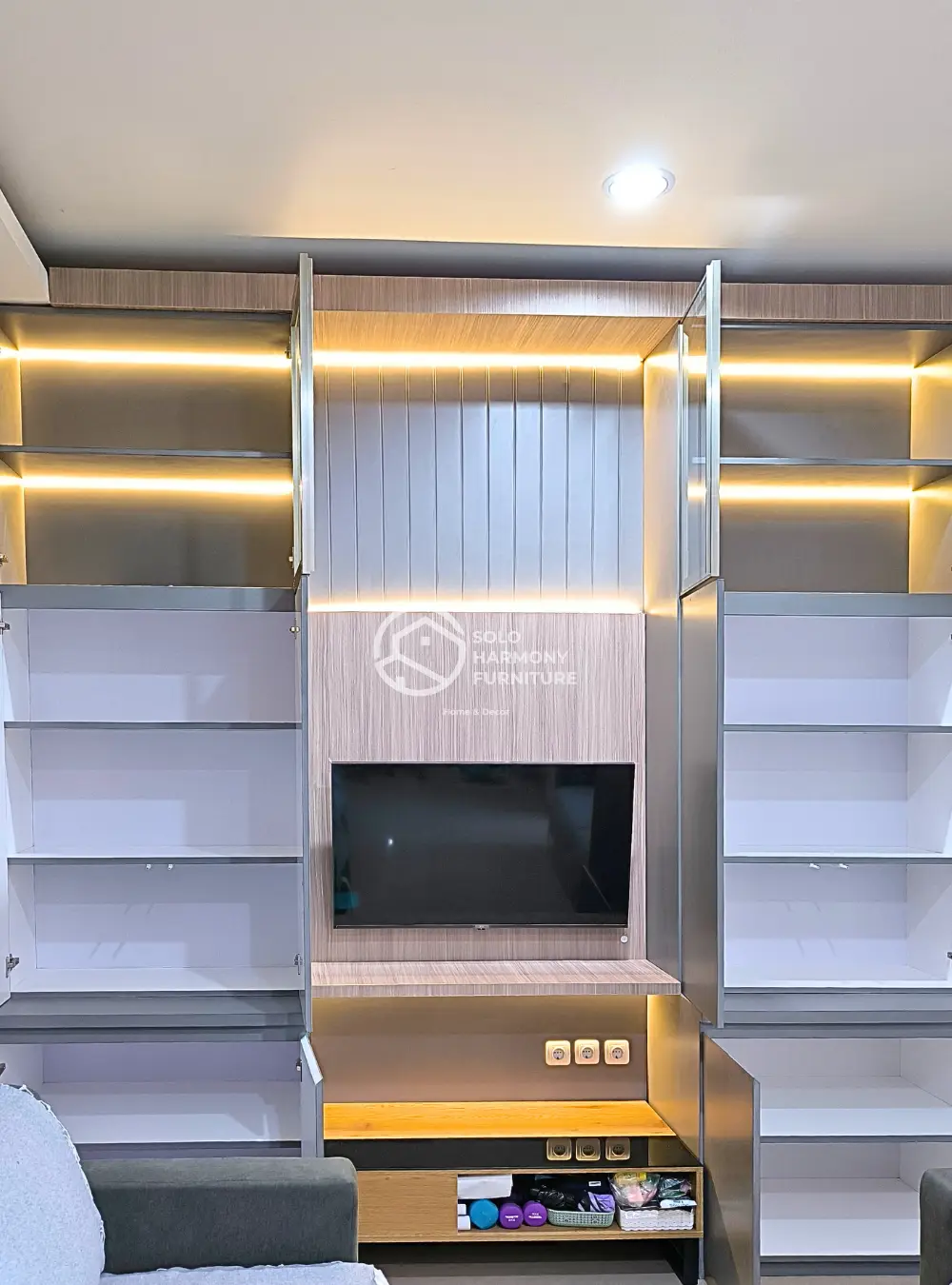 Backdrop Tv — Backdrop TV foto 4 di Citra Buana Residence, Colomadu, Karanganyar
