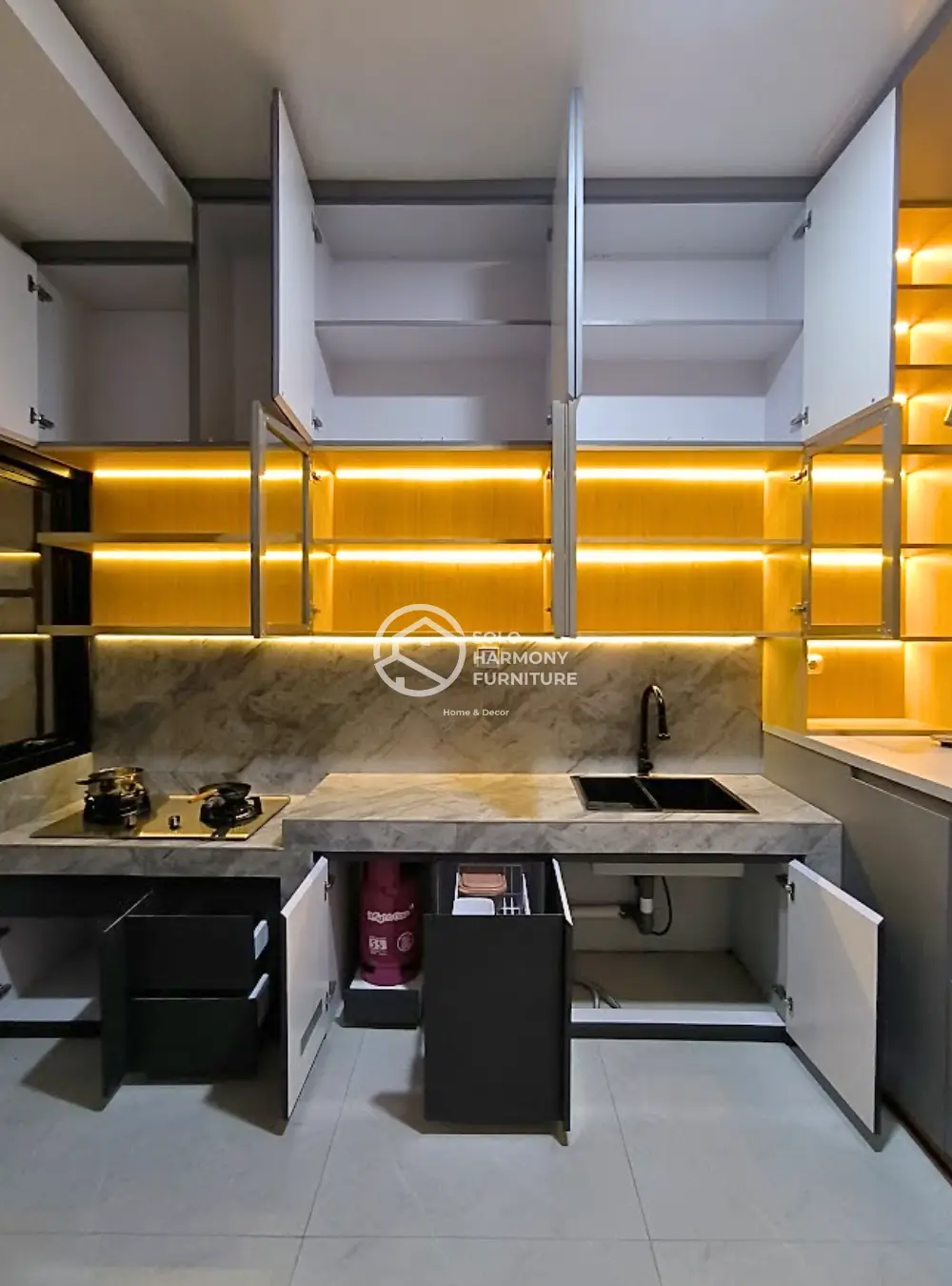 Kitchen Set Modern Minimalis dengan Mini Bar Estetik — Kitchen Set foto 3 di Kartasura