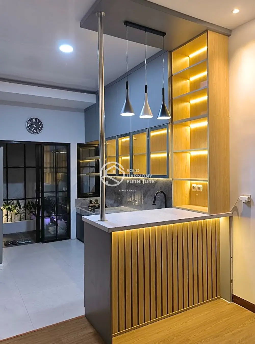 Kitchen Set Modern Minimalis dengan Mini Bar Estetik — Kitchen Set foto 4 di Kartasura
