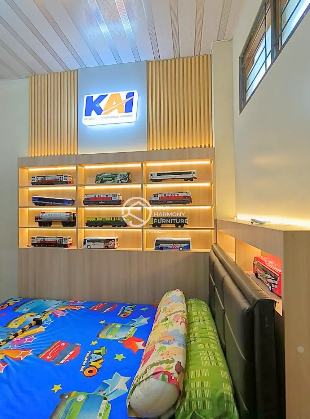 Lemari Display Koleksi Kereta — Kitchen Set foto 3 di Jebres, Solo