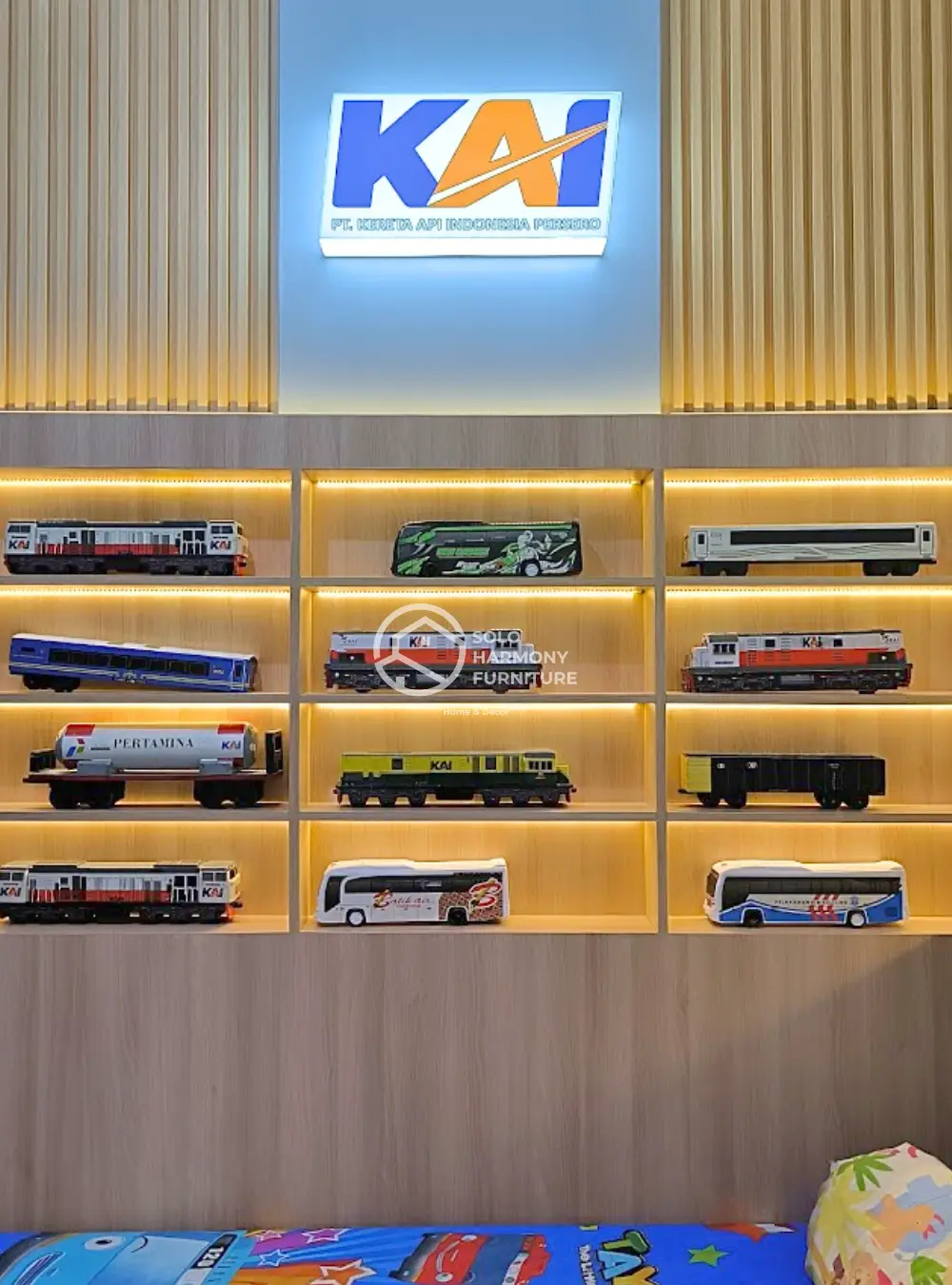 Lemari Display Koleksi Kereta — Kitchen Set foto 4 di Jebres, Solo