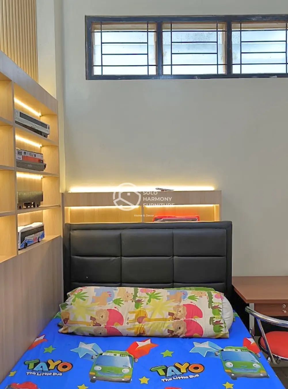 Lemari Display Koleksi Kereta — Kitchen Set foto 5 di Jebres, Solo