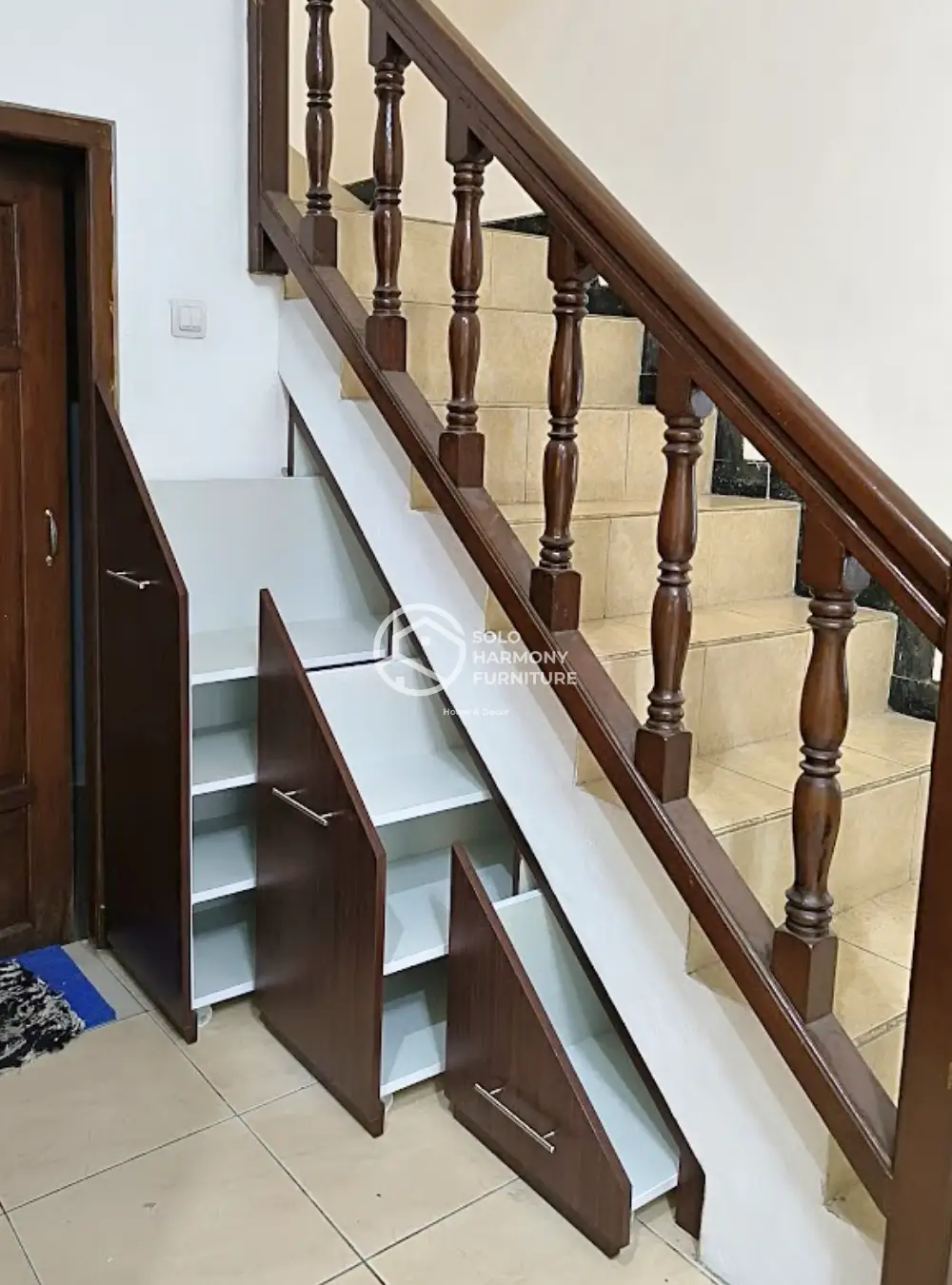 Rak Sepatu Bawah Tangga — Interior foto 3 di Banyuanyar, Surakarta