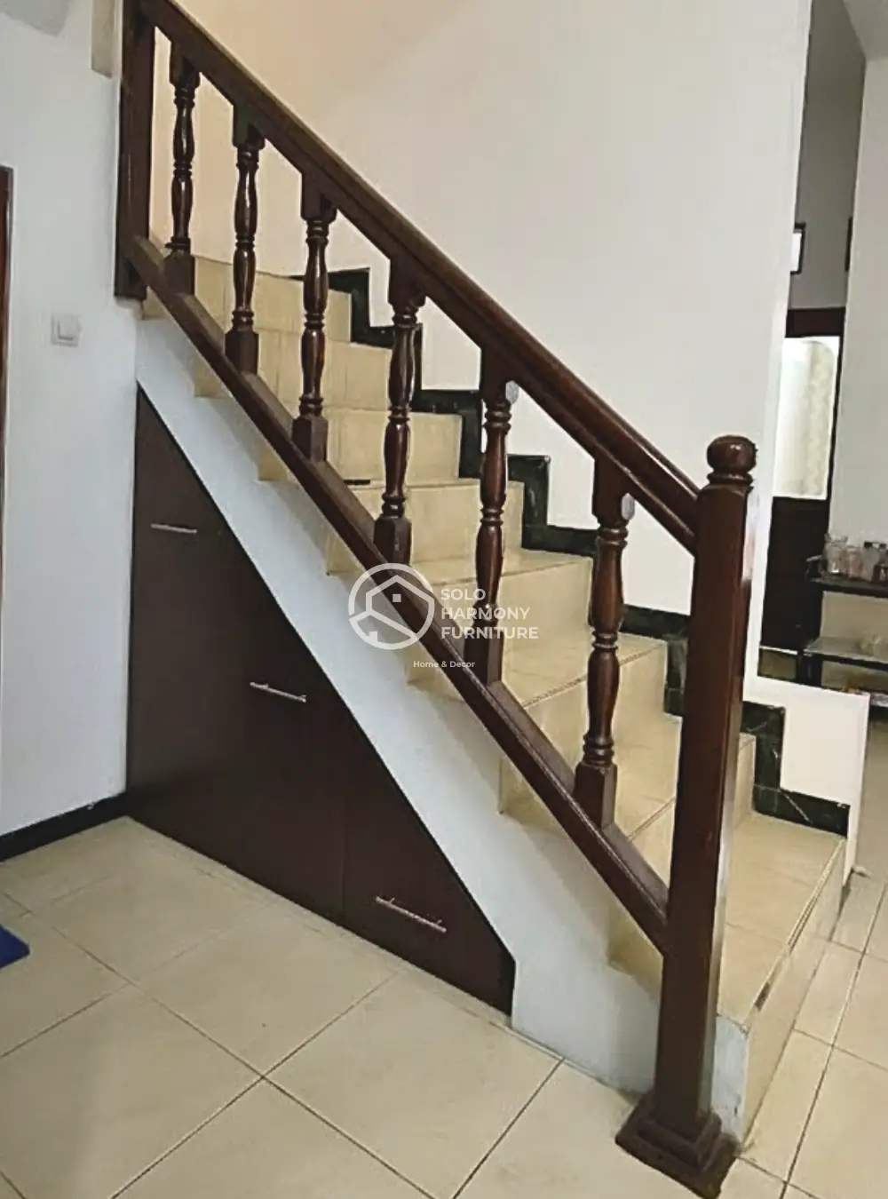 Rak Sepatu Bawah Tangga — Interior foto 5 di Banyuanyar, Surakarta