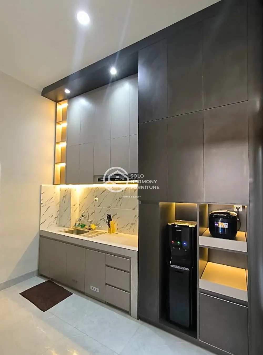 Kitchen Set Minimalis Elegan — Kitchen Set foto 2 di Permata Buana, Colomadu, Karanganyar