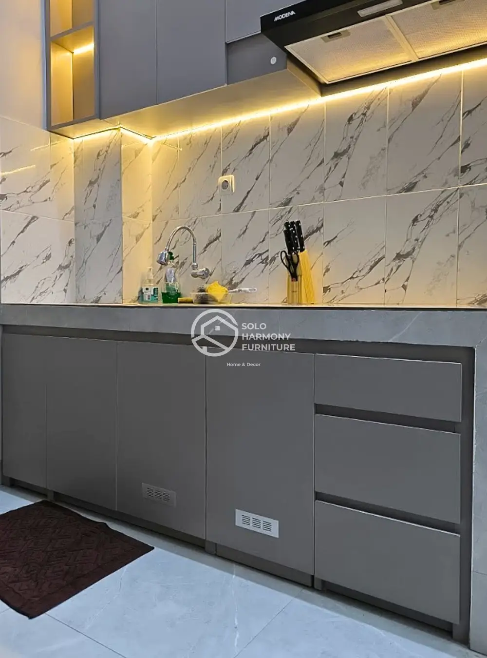 Kitchen Set Minimalis Elegan — Kitchen Set foto 3 di Permata Buana, Colomadu, Karanganyar