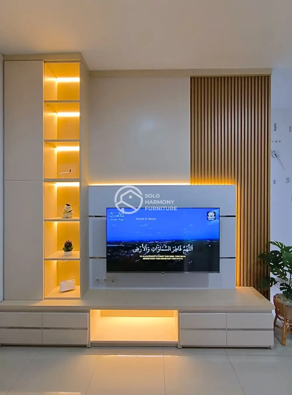 Backdrop TV Minimalis Elegan — Backdrop TV foto 2 di Sukoharjo