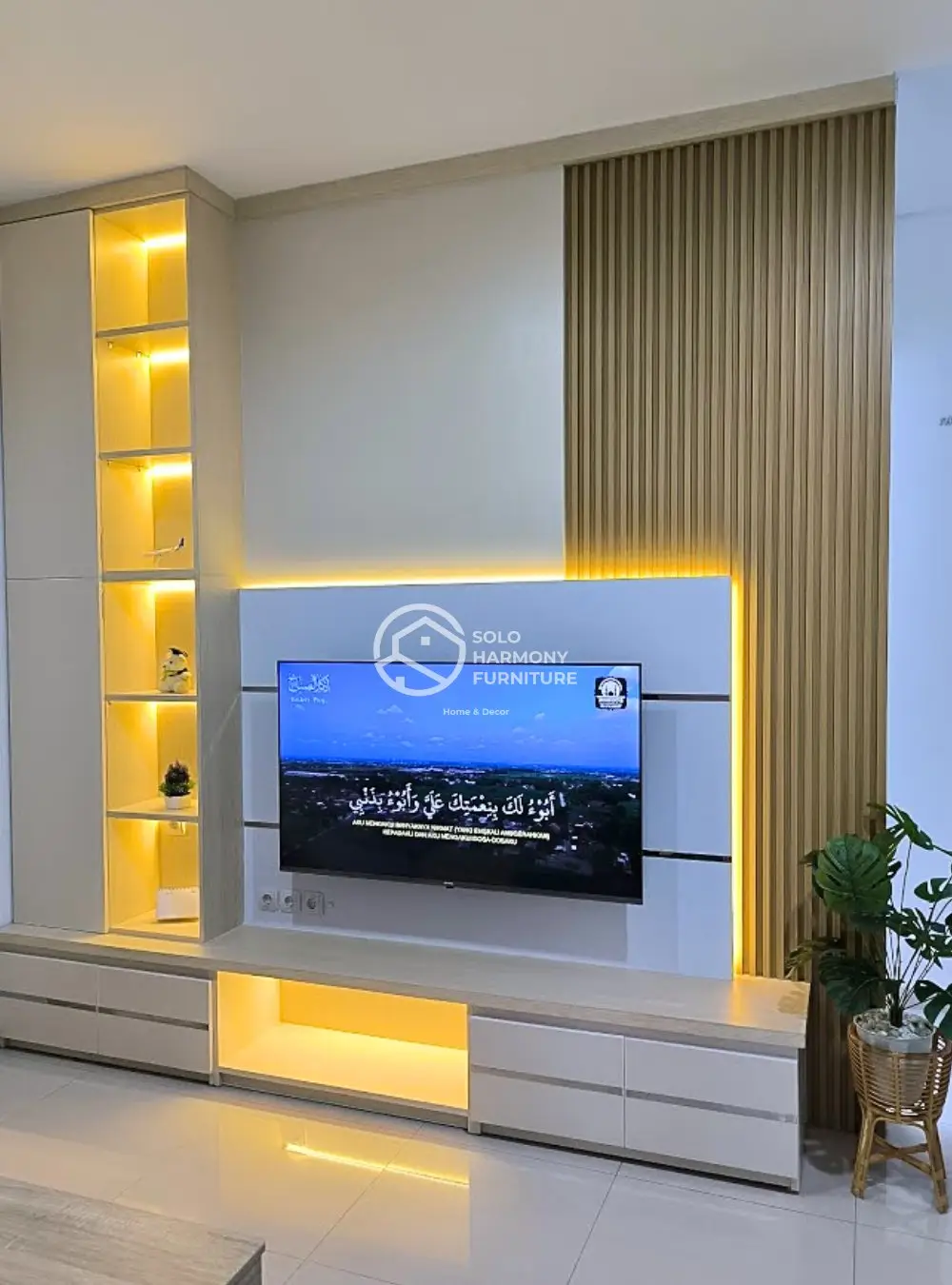 Backdrop TV Minimalis Elegan — Backdrop TV foto 3 di Sukoharjo