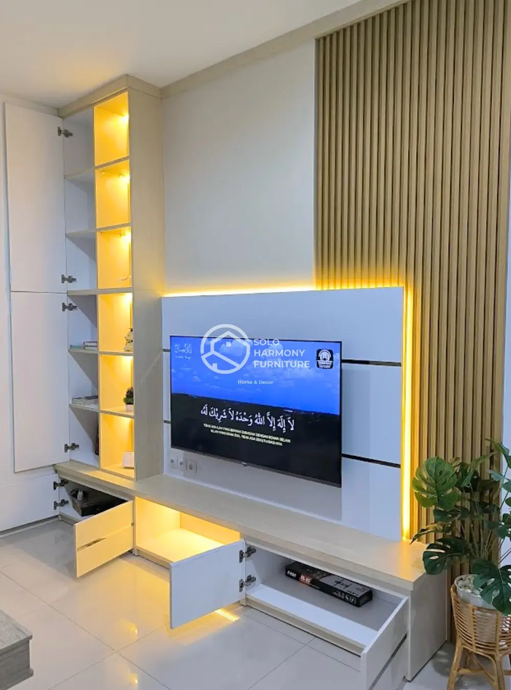Backdrop TV Minimalis Elegan — Backdrop TV foto 4 di Sukoharjo