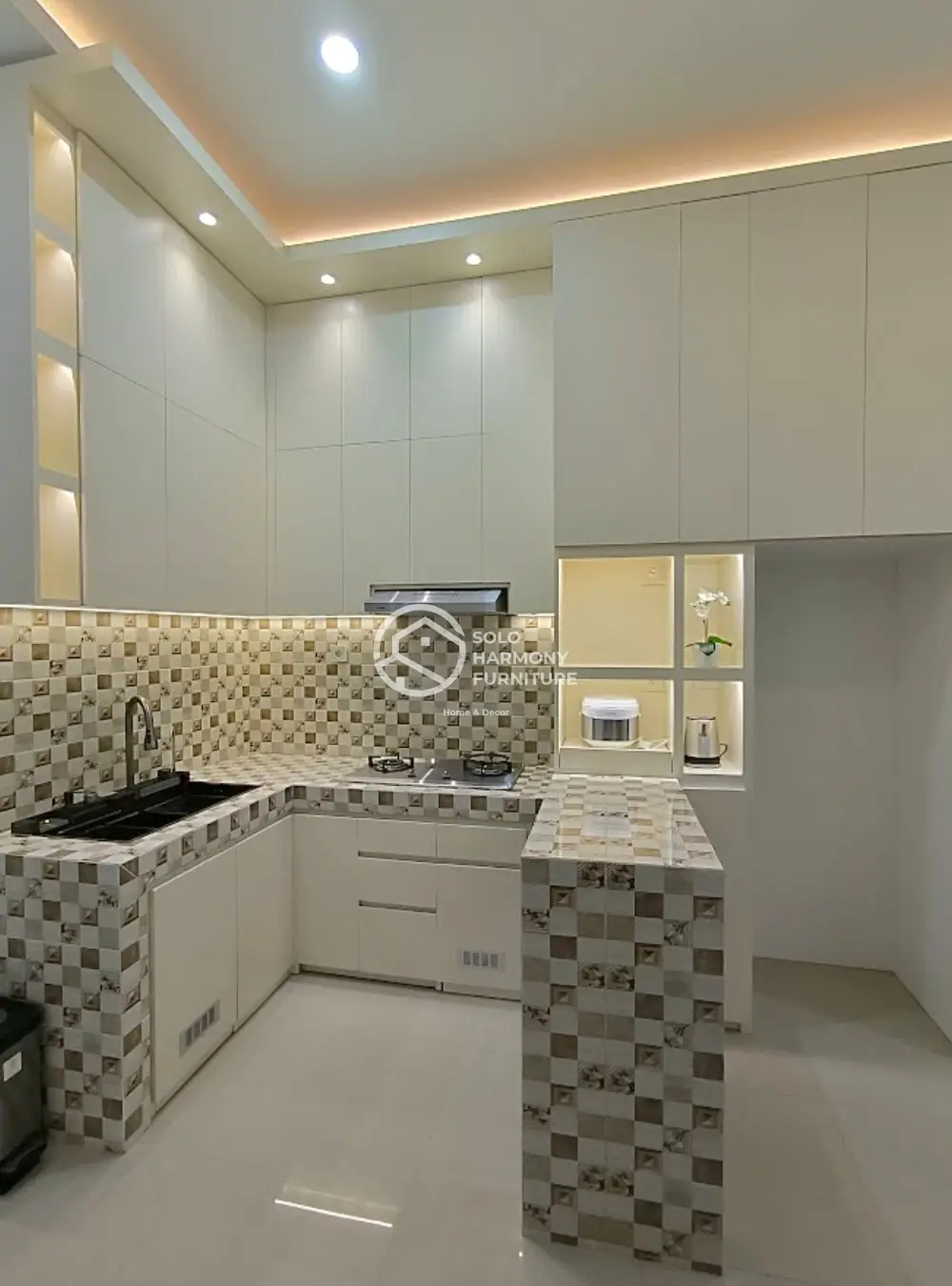 Kitchenset Mewah Minimalis. — Kitchen Set foto 3 di Mojosongo, Surakarta