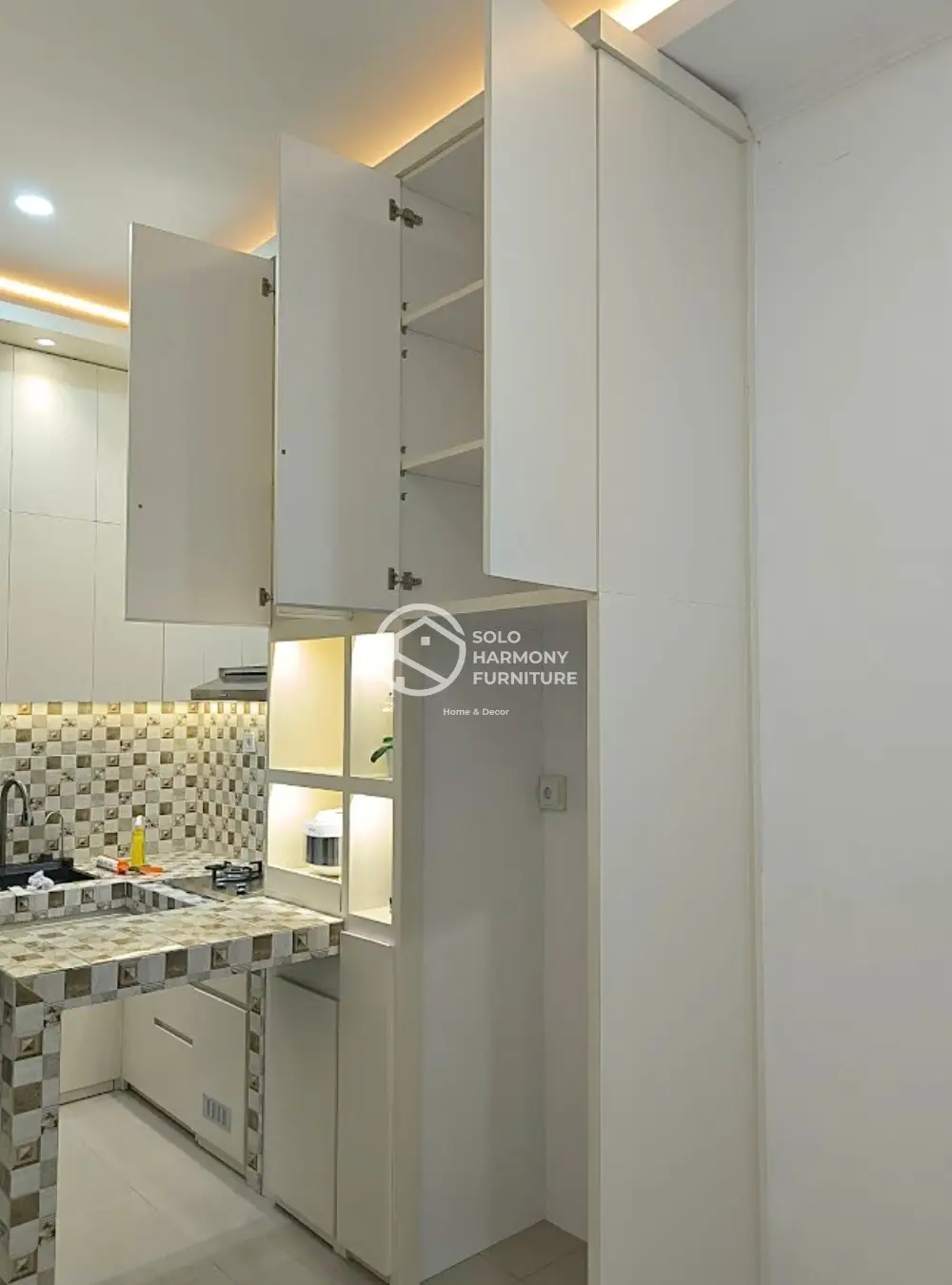 Kitchenset Mewah Minimalis. — Kitchen Set foto 4 di Mojosongo, Surakarta