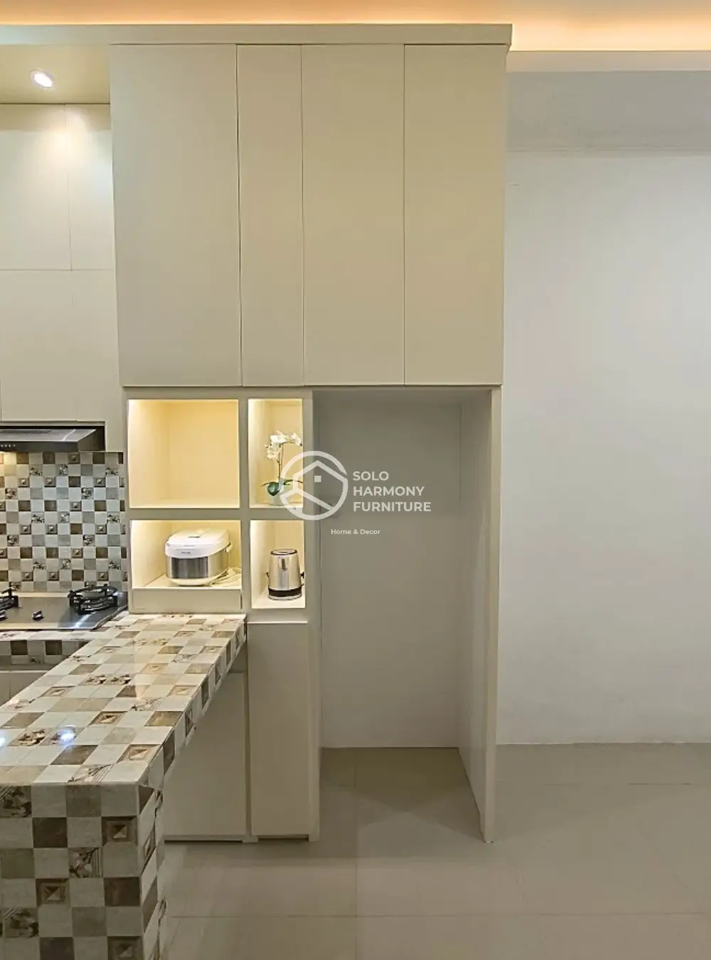 Kitchenset Mewah Minimalis. — Kitchen Set foto 5 di Mojosongo, Surakarta