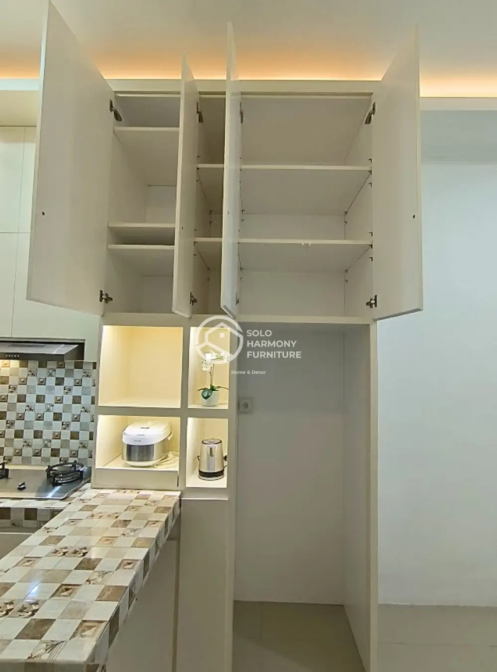 Kitchenset Mewah Minimalis. — Kitchen Set foto 6 di Mojosongo, Surakarta