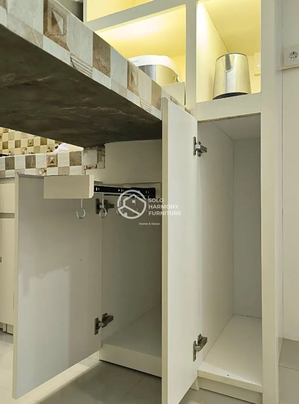 Kitchenset Mewah Minimalis. — Kitchen Set foto 8 di Mojosongo, Surakarta