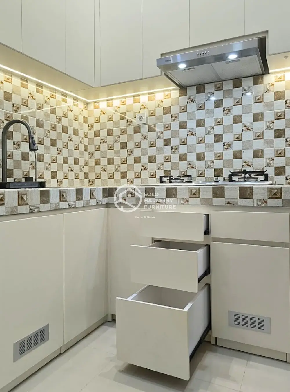 Kitchenset Mewah Minimalis. — Kitchen Set foto 12 di Mojosongo, Surakarta