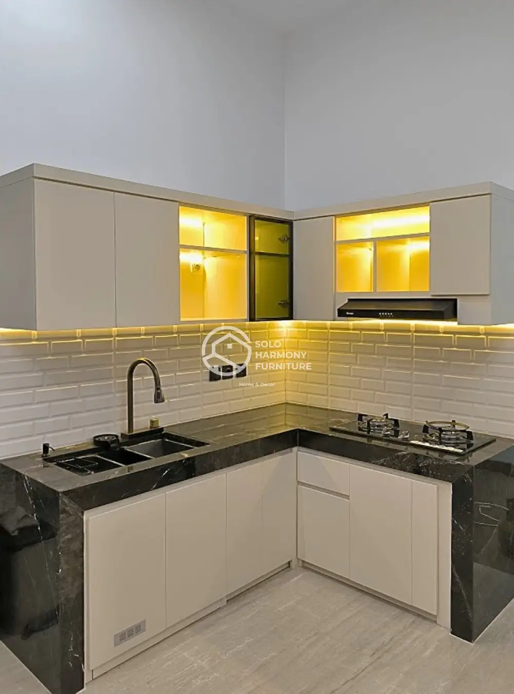 Kitchen Set Minimalis Letter L Elegan — Kitchen Set foto 2 di Gentan, Sukoharjo