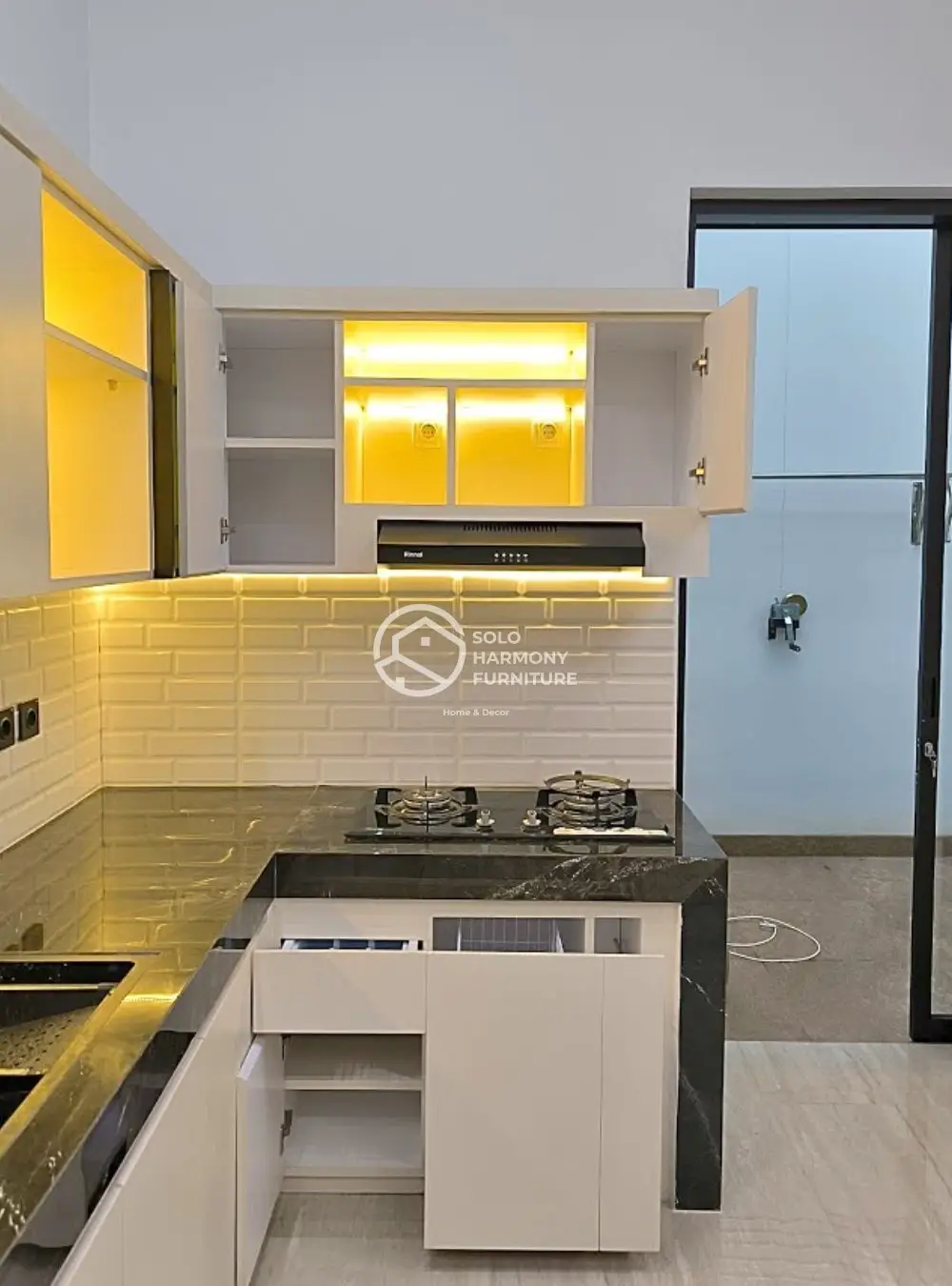 Kitchen Set Minimalis Letter L Elegan — Kitchen Set foto 3 di Gentan, Sukoharjo