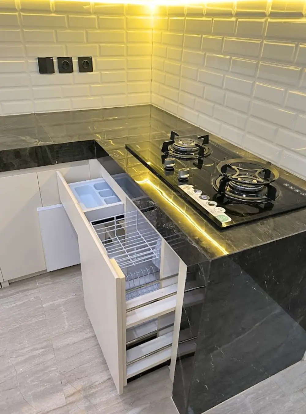 Kitchen Set Minimalis Letter L Elegan — Kitchen Set foto 5 di Gentan, Sukoharjo