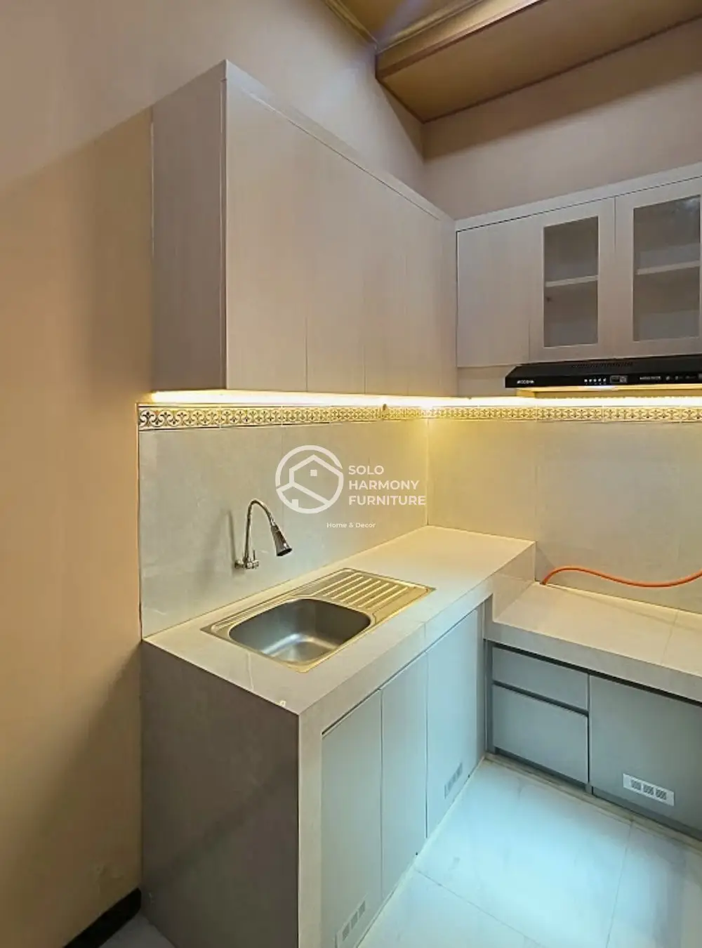 Kitchen Set Minimalis yang Menawan — Kitchen Set foto 6 di Gumpang, Kartasura