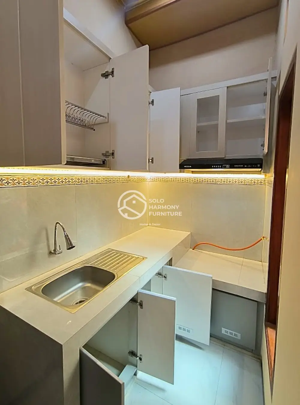 Kitchen Set Minimalis yang Menawan — Kitchen Set foto 7 di Gumpang, Kartasura