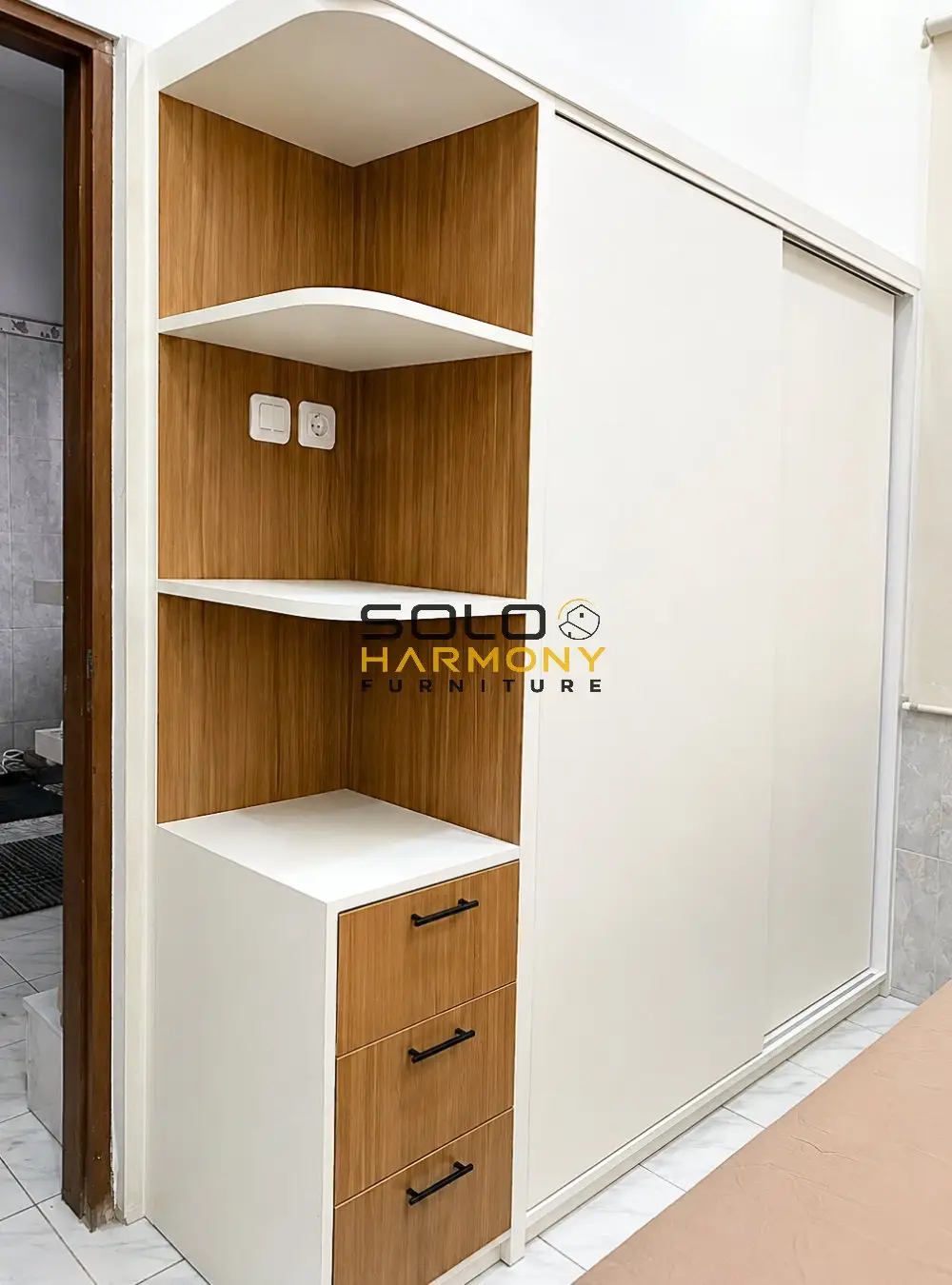 Lemari Sliding Minimalis Fungsional — Lemari foto 3 di Kartasura