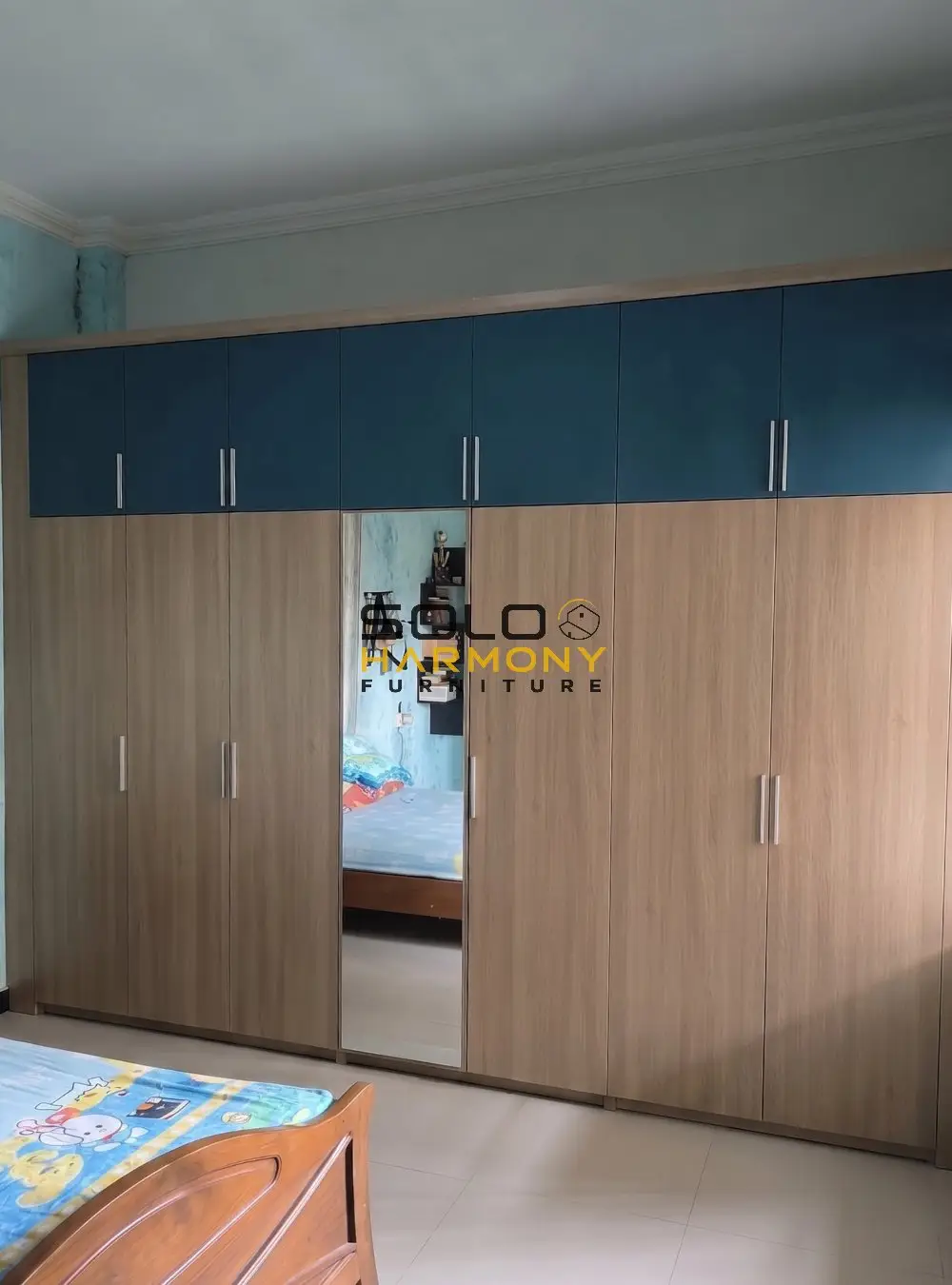 Lemari Dinding Minimalis Berdesain Dua Nada — Lemari foto 3 di Karangasem, Laweyan