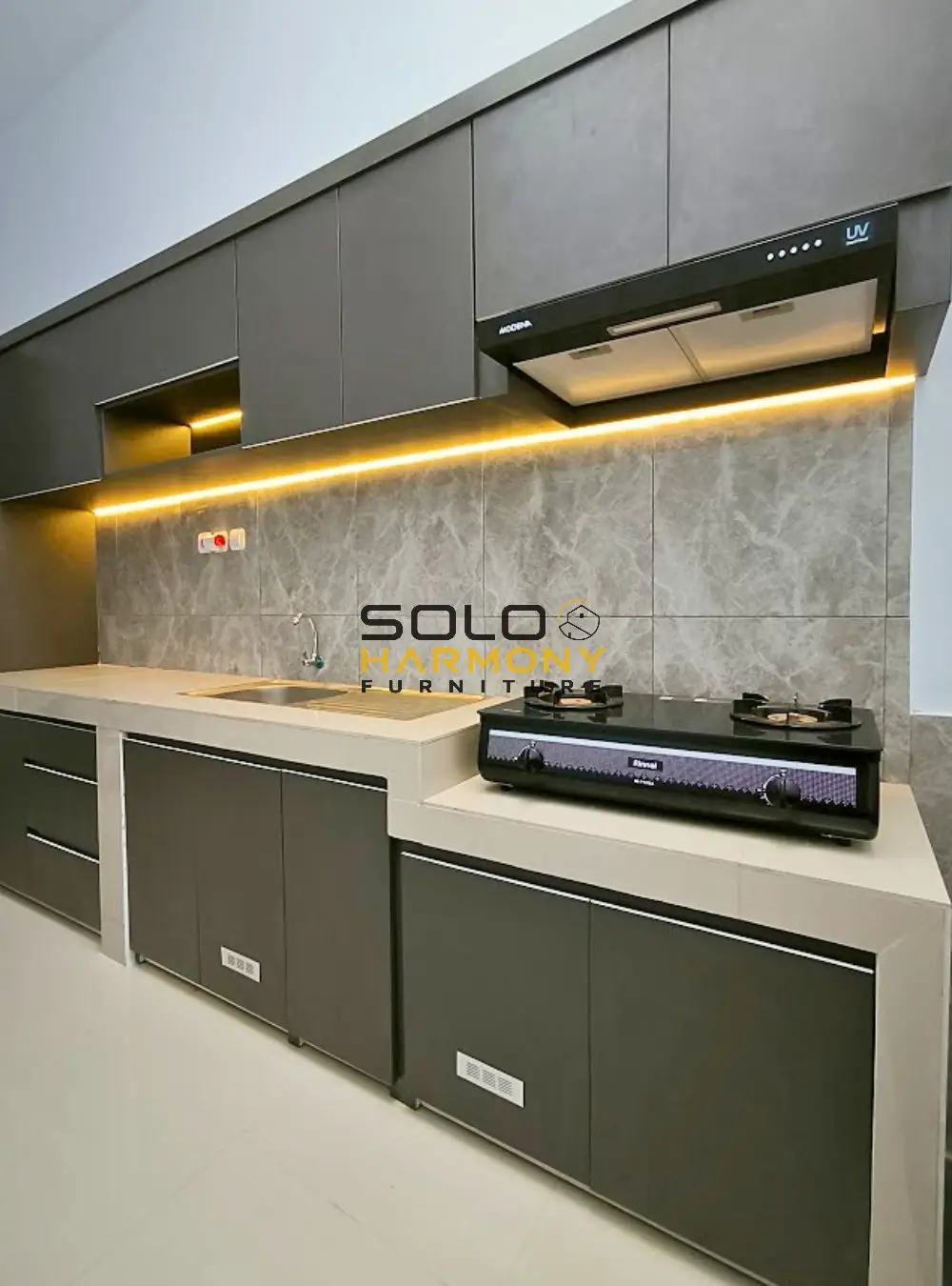 Kitchen Set Minimalis Mewah dengan Kabinet Multifungsi — Kitchen Set foto 6 di Banjarsari, Solo