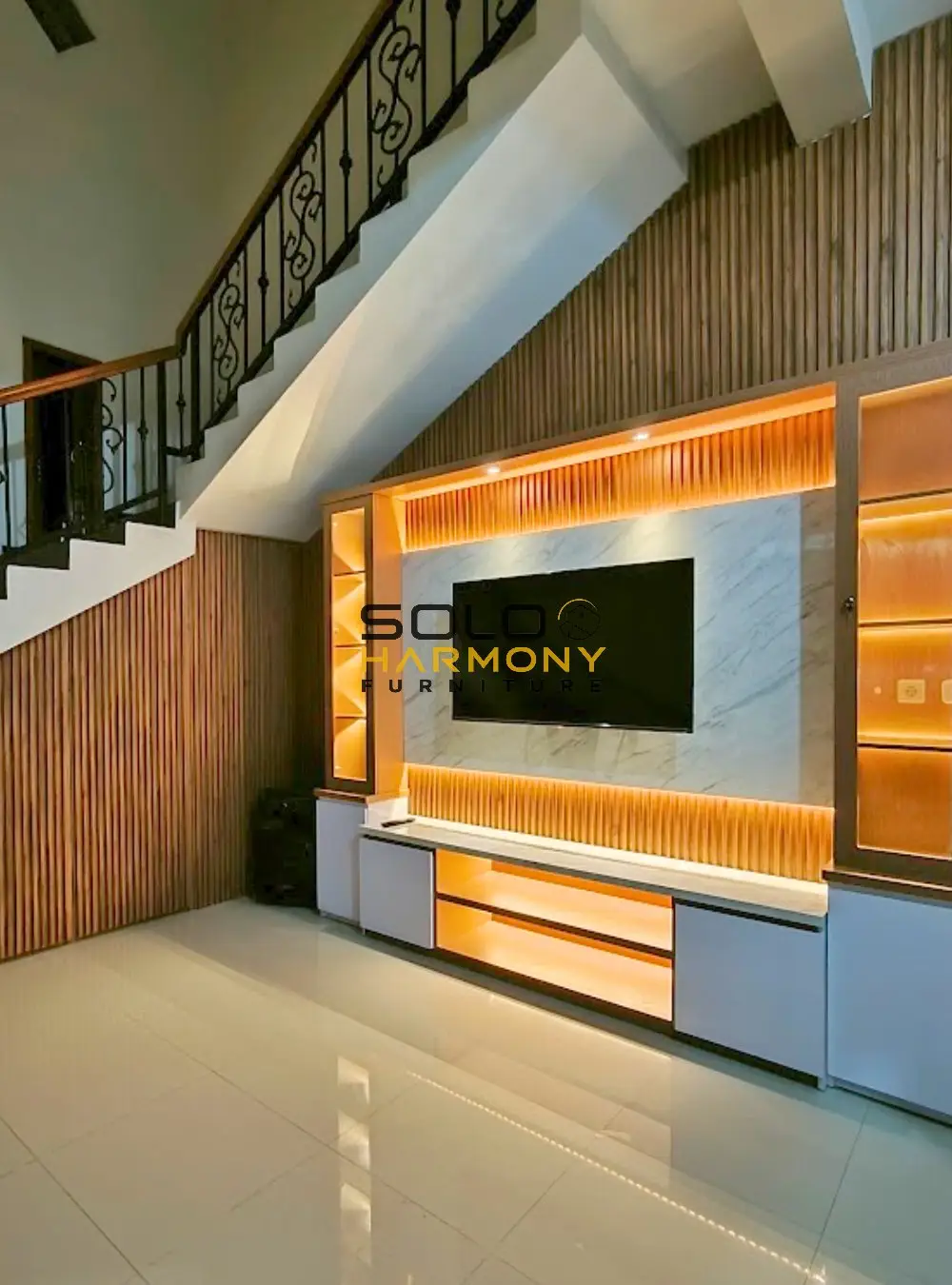 Backdrop TV Minimalis dan Kisi-Kisi Dinding Bawah Tangga Modern — Backdrop TV foto 3 di Palur, Karanganyar
