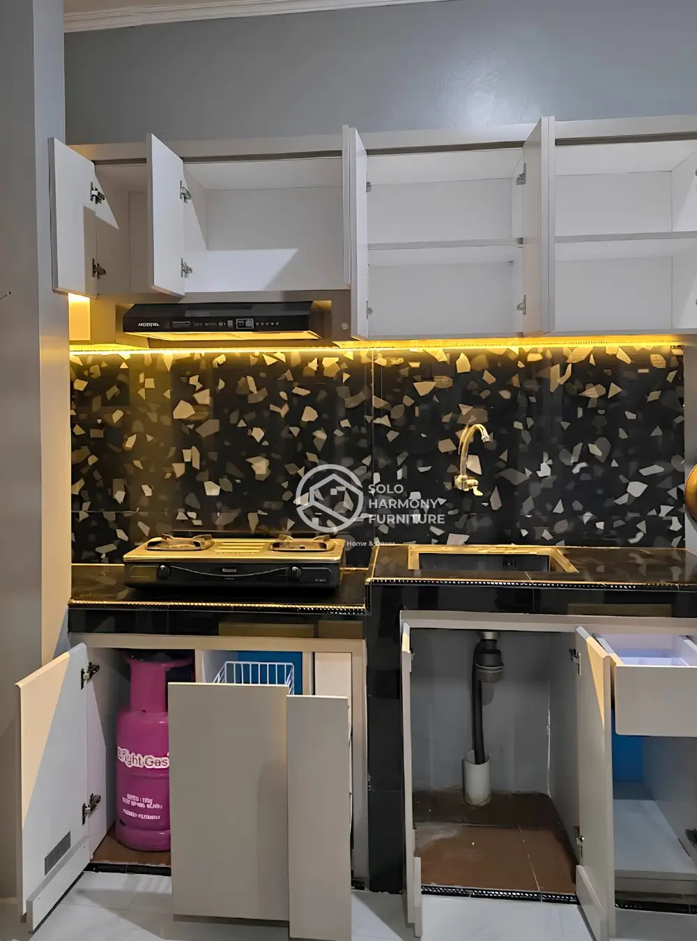 Grey Kitchen Set with Black Terrazzo — Ibu Andwi — Kitchen Set foto 3 di Malangjiwan - Karanganyar. Colomadu