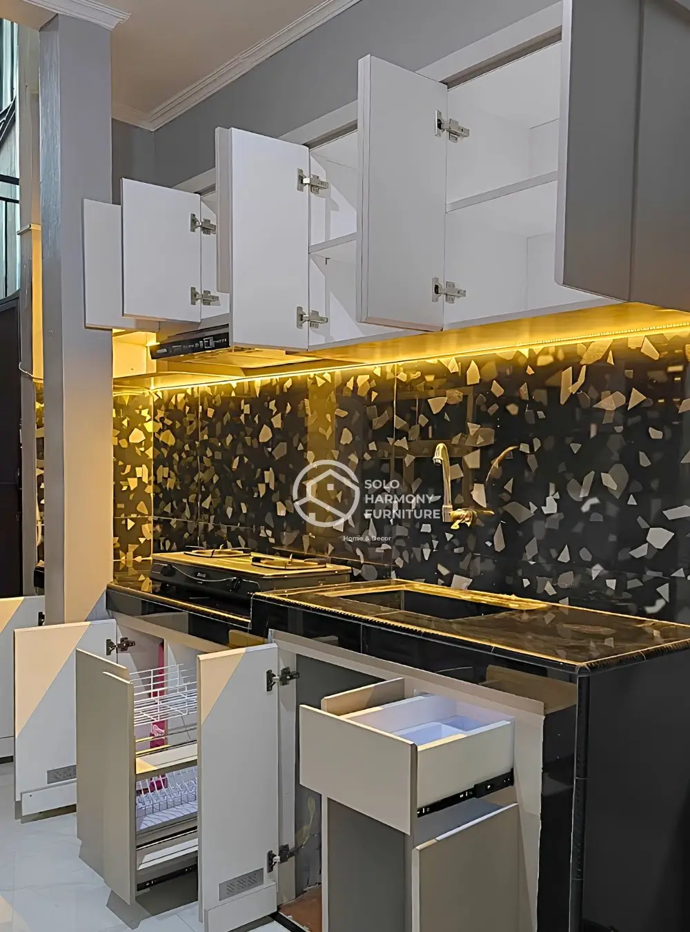 Grey Kitchen Set with Black Terrazzo — Ibu Andwi — Kitchen Set foto 4 di Malangjiwan - Karanganyar. Colomadu
