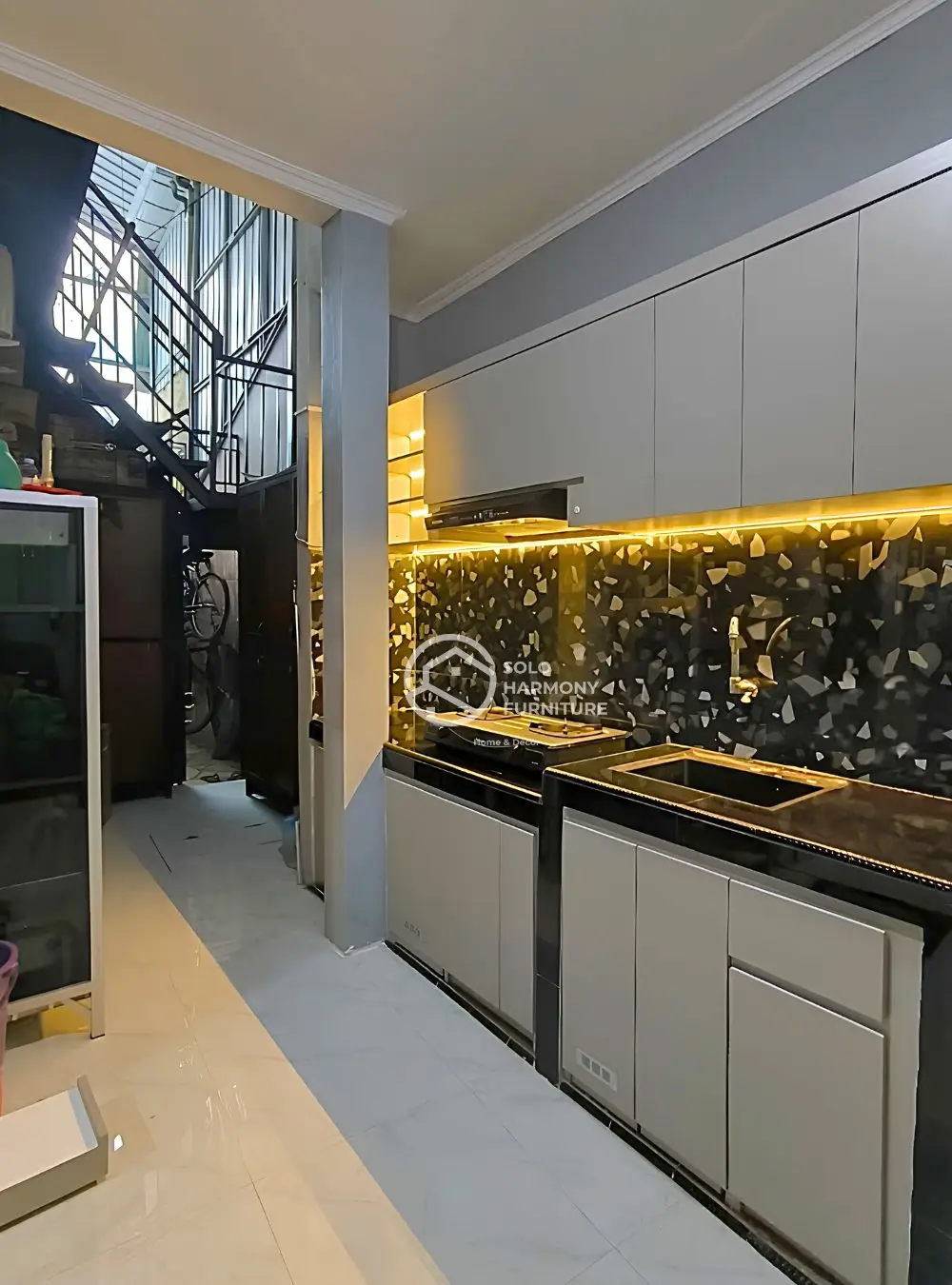 Grey Kitchen Set with Black Terrazzo — Ibu Andwi — Kitchen Set foto 5 di Malangjiwan - Karanganyar. Colomadu