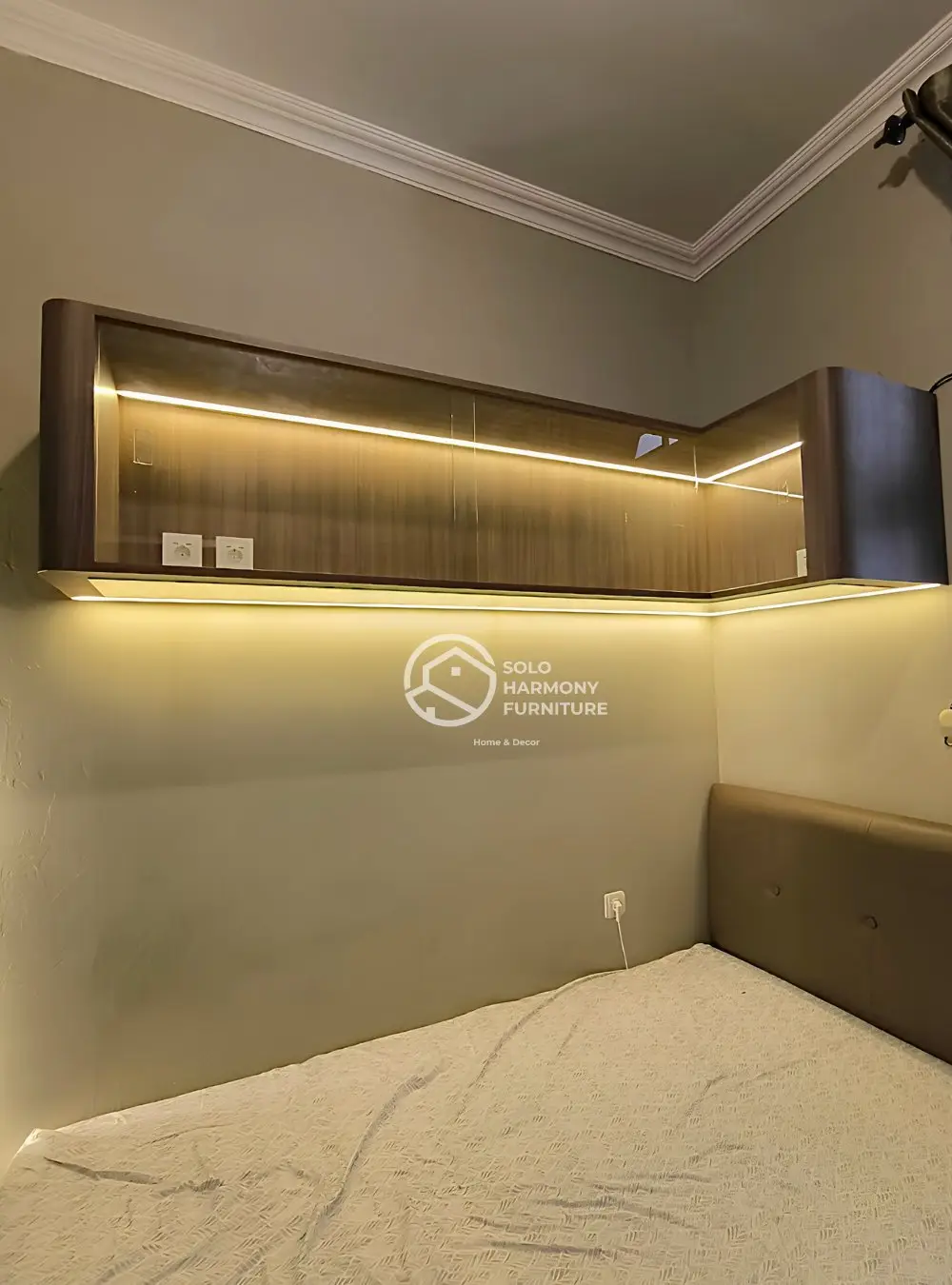 Floating Corner Display Box — Interior foto 3 di Laweyan, Solo