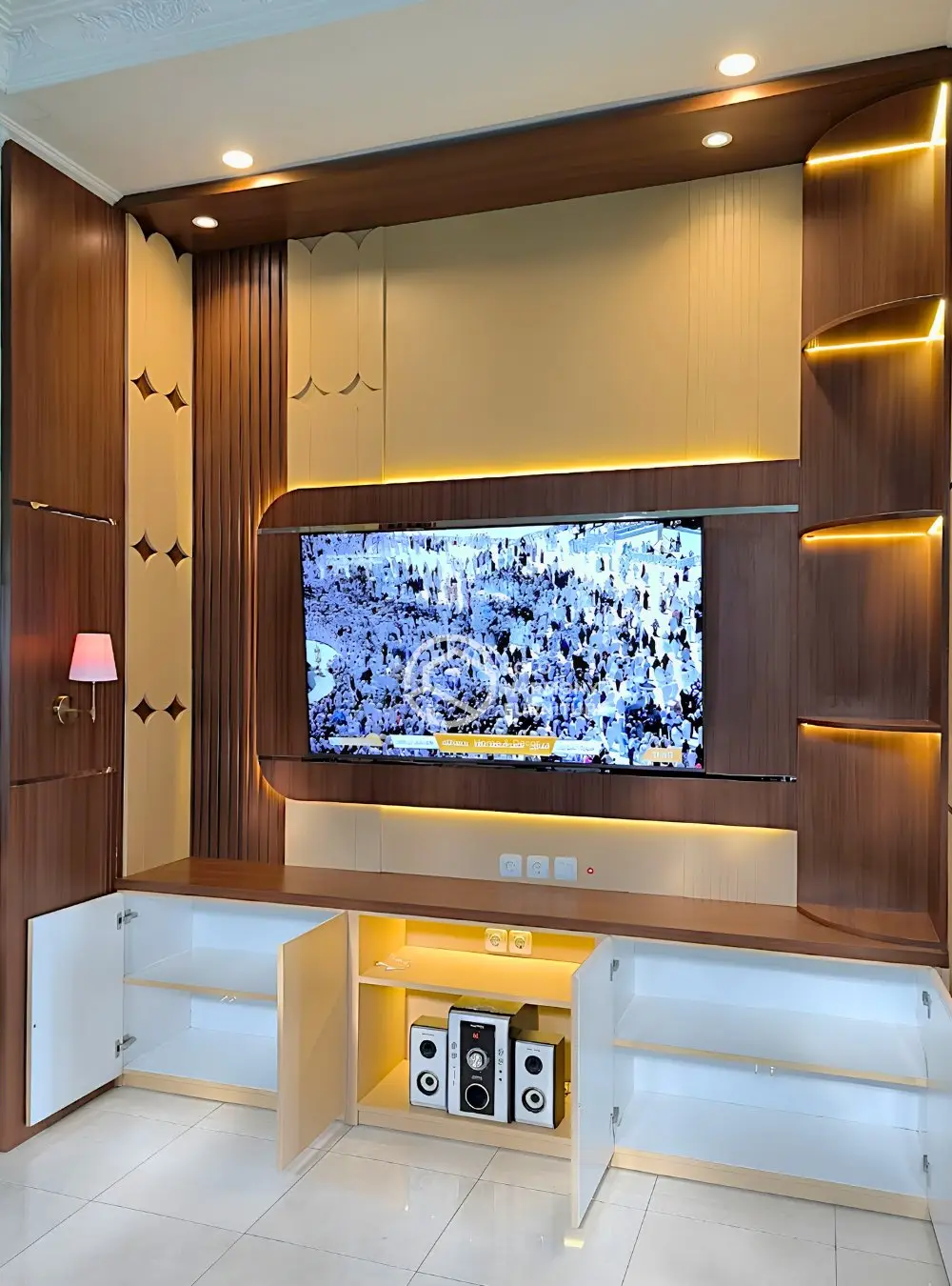 Luxurious Custom Backdrop TV Set — Backdrop TV foto 3 di Solo, Solo Baru
