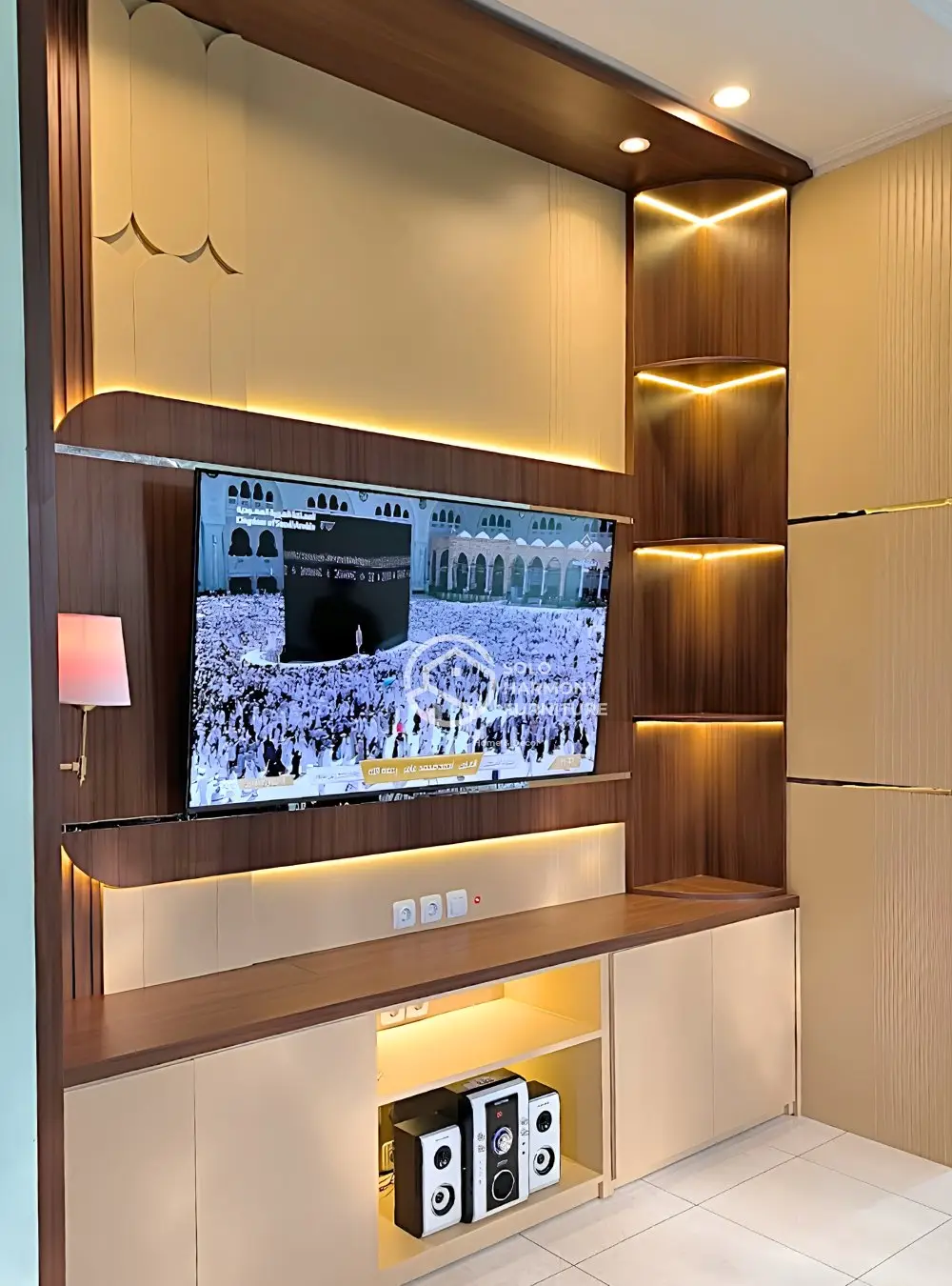 Luxurious Custom Backdrop TV Set — Backdrop TV foto 4 di Solo, Solo Baru