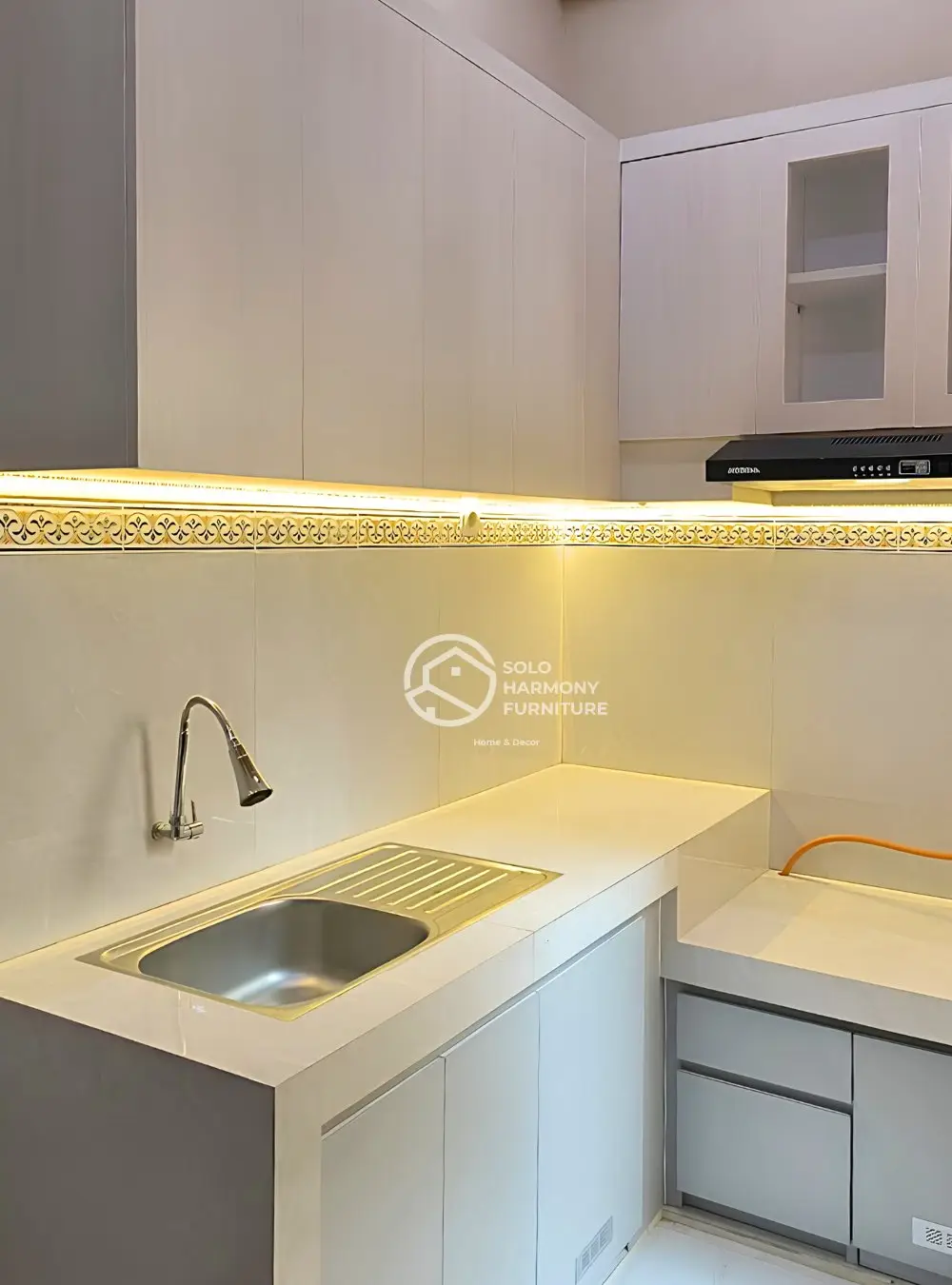 Kitchen Set Minimalis yang Menawan — Kitchen Set foto 3 di Gumpang, Kartasura