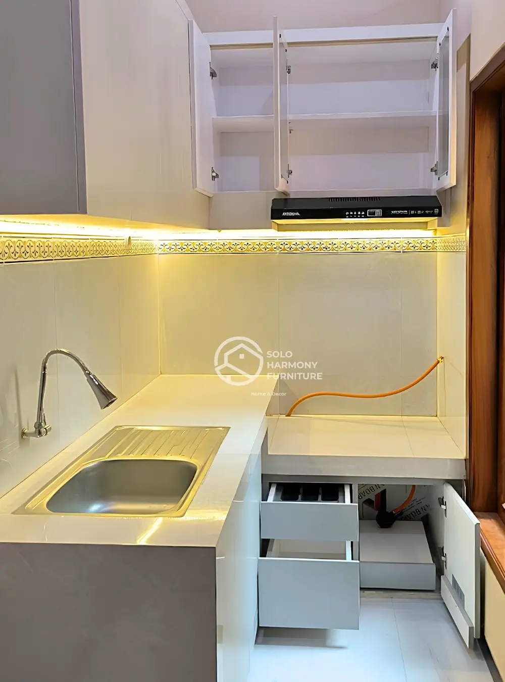 Kitchen Set Minimalis yang Menawan — Kitchen Set foto 5 di Gumpang, Kartasura
